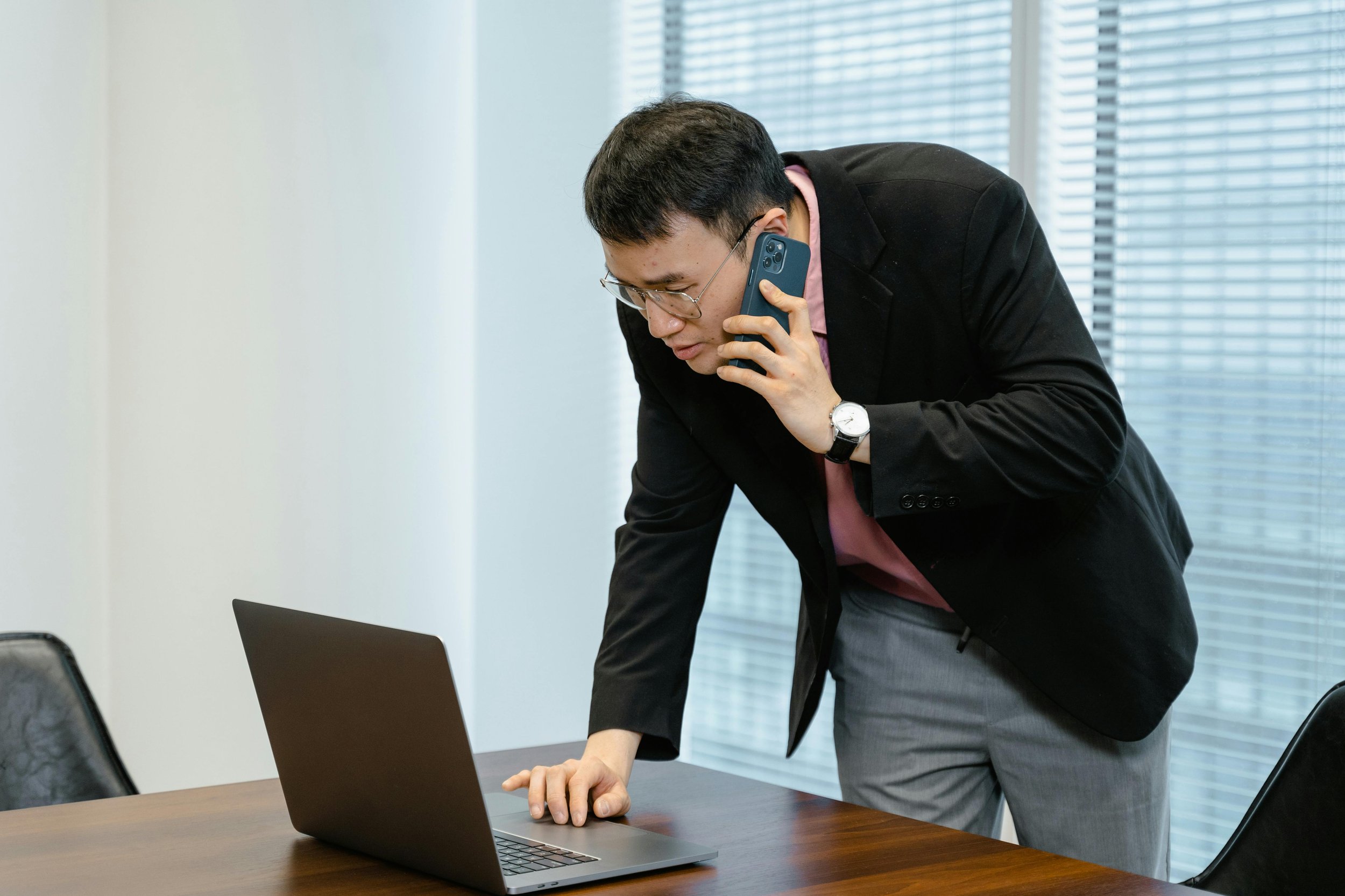 Why It Can Feel Difficult to Slow Down in High-Pressure Roles