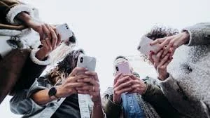 How to beat your social media addiction, according to a therapist