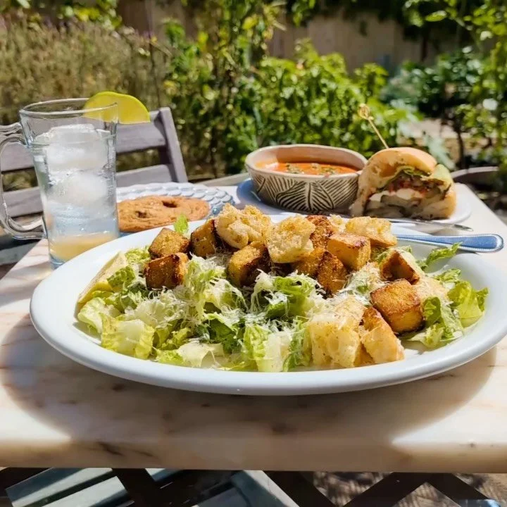GUSTATATION

Classic cafe fare is not to be missed at UQBAR! Soups, salads, and sandwiches made fresh, changing with the seasons. California&rsquo;s Mediterranean climate and year-round abundance makes enjoying tasty veggies and fruit easy! We&rsquo;