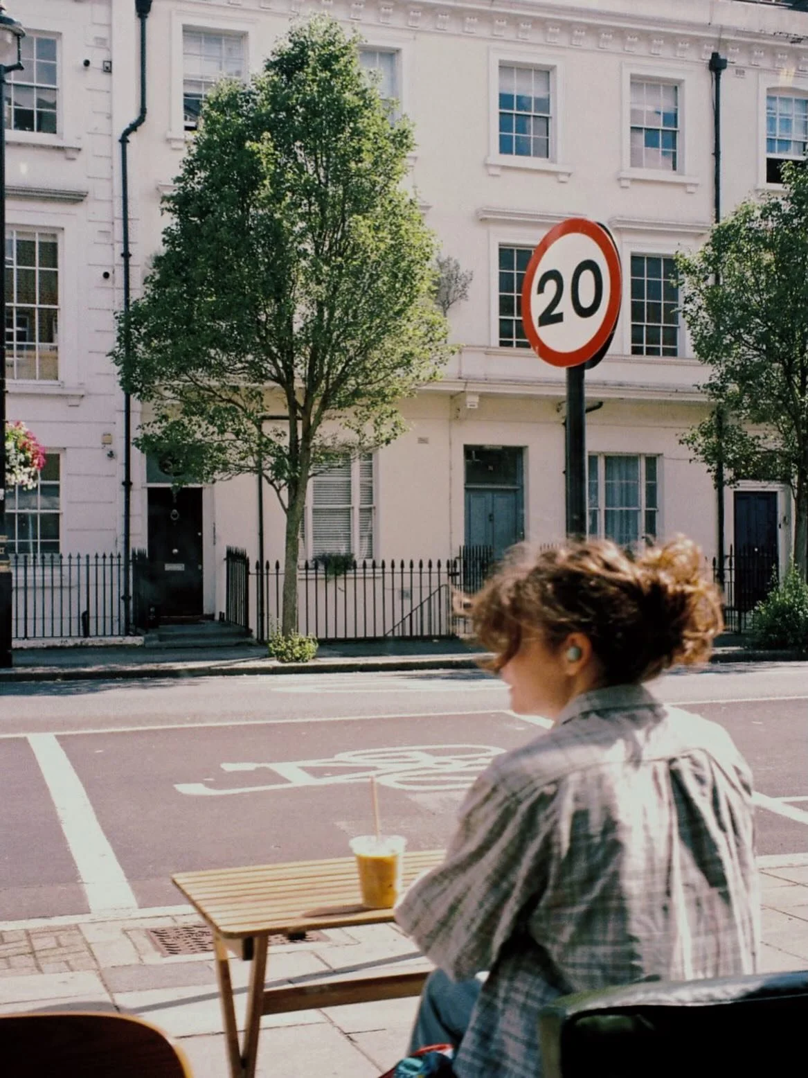 &ldquo;Rise and grind&rdquo; III

_____________________
Photo by : @skyekerran 

#london 
#vibes 
#naturalsunlight