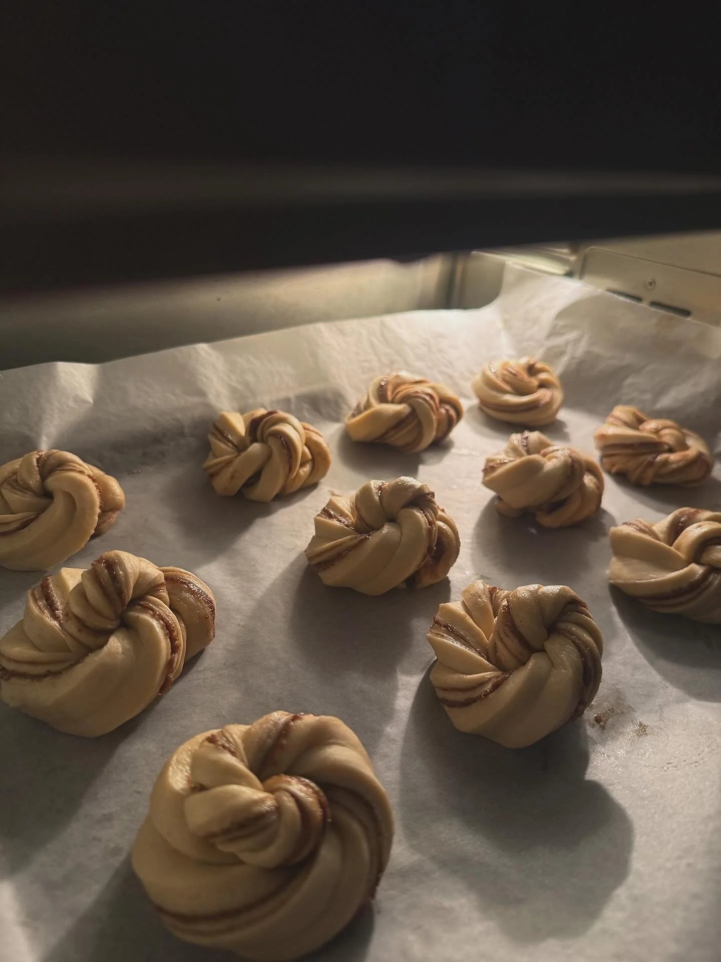 .. 

Cinnamon Chai Swirls 

#pimlico 
#wimbledon 
#swirls 
#freshbaked