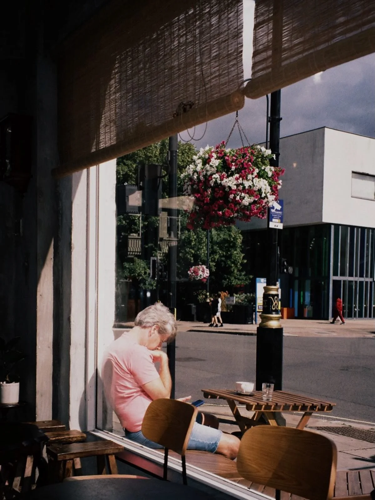 &ldquo;Rise and grind&rdquo; II 

_____________________
Photo by : @skyekerran 

#londoncoffee 
#coffee 
#london 
#vibes 
#naturalsunlight