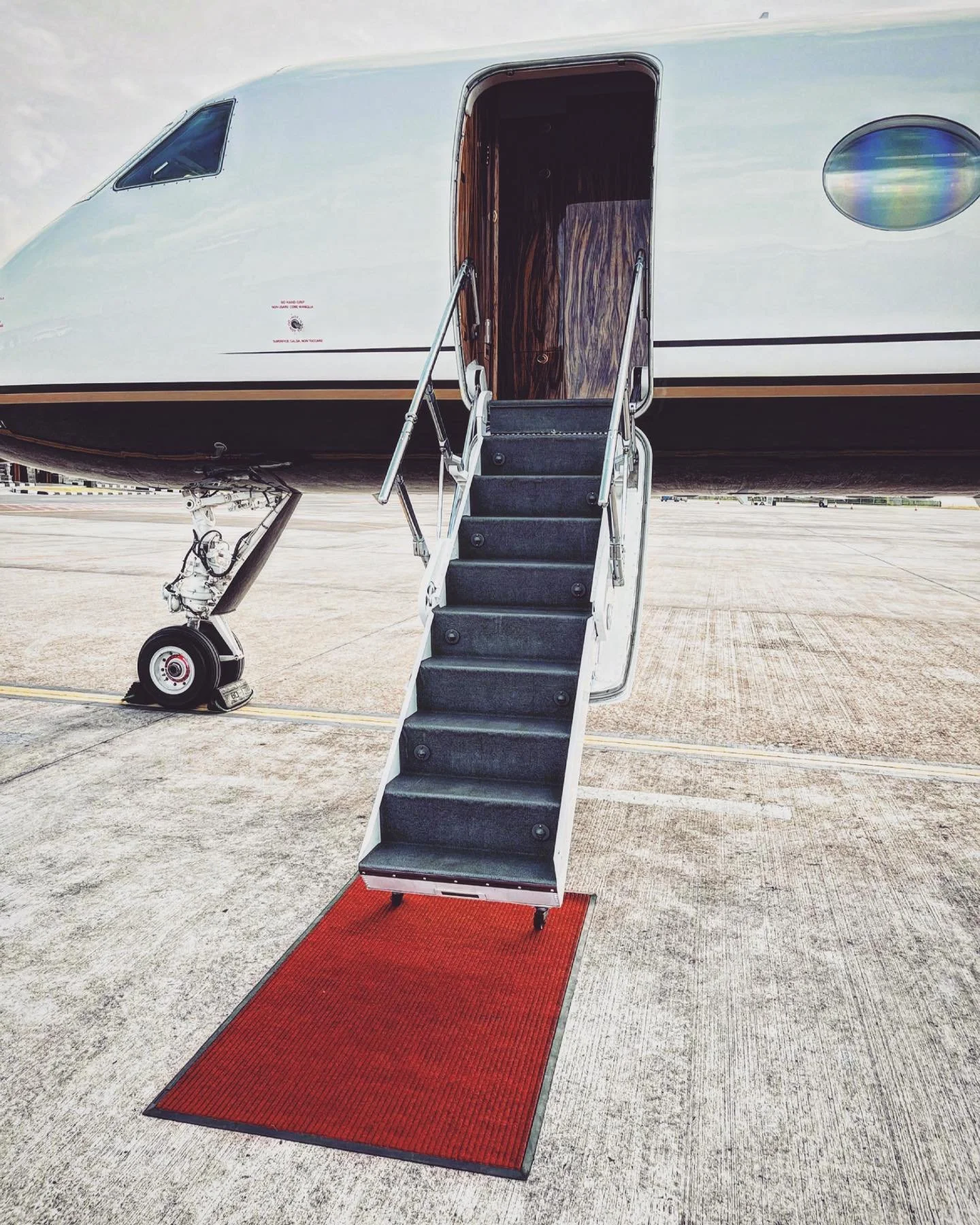 🎶 Come fly with me 🎶 (With us) 

@readyjetfly is here for you. 

#privatejetcharter #travelgram #jet #charter #flywithme #readyjetfly