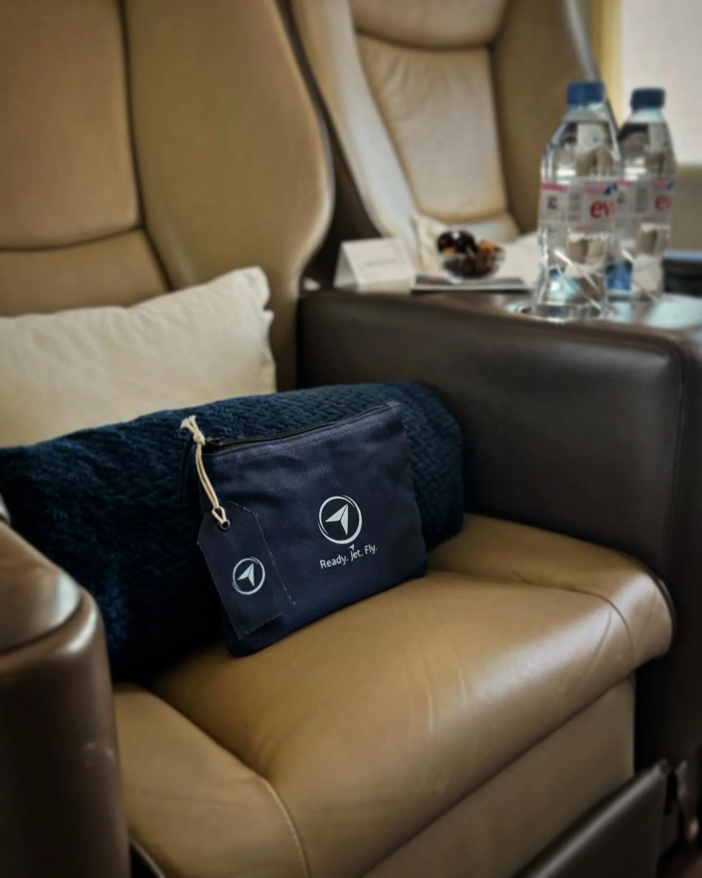 Custom amenity kits designed to match your mood and style! For this recent long flight to Europe, they were packed with thoughtfully personalized essentials to keep you comfortable and entertained. @readyjetfly