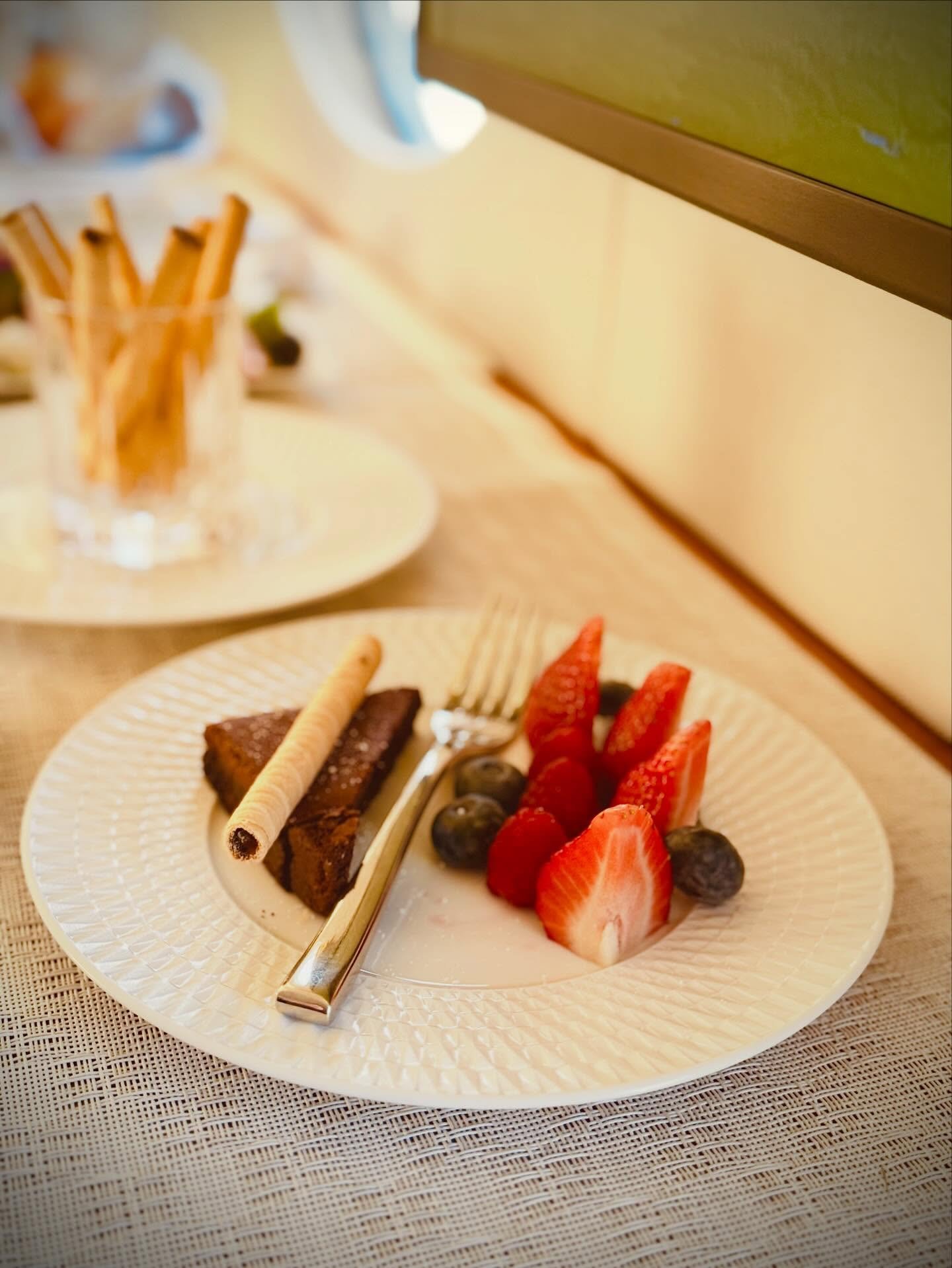 Proof that a sweet tooth flies first class 🍰✈️⁣
Dessert tastes better at altitude.⁣
⁣
#ReadyJetFly #SweetTooth #DessertAtAltitude #PrivateJetLife #FlyPrivate