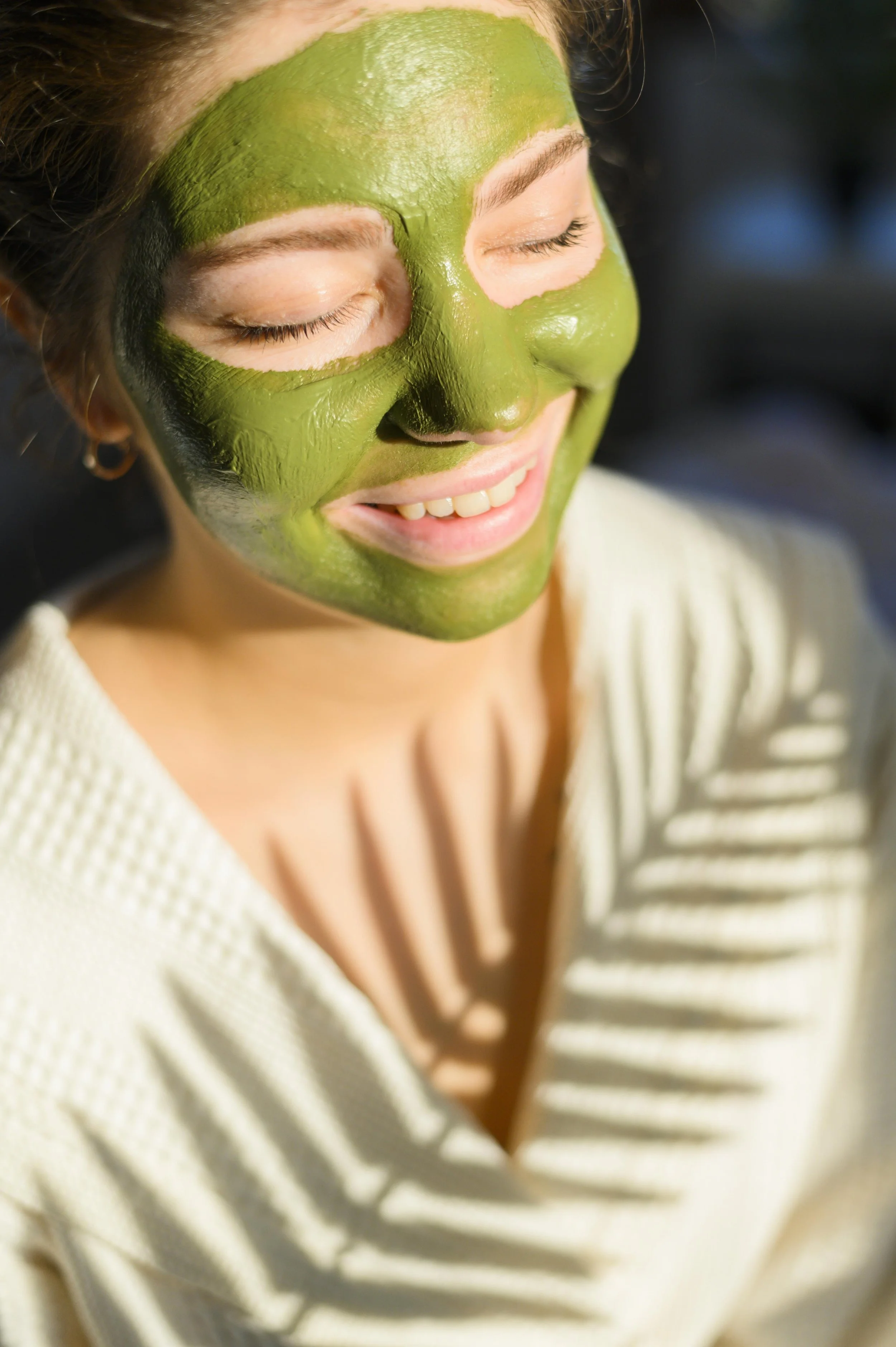 woman-wearing-green-face-mask.jpg