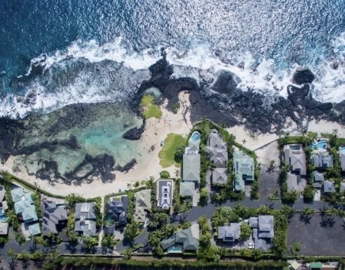 houses on keiki beach.jpeg
