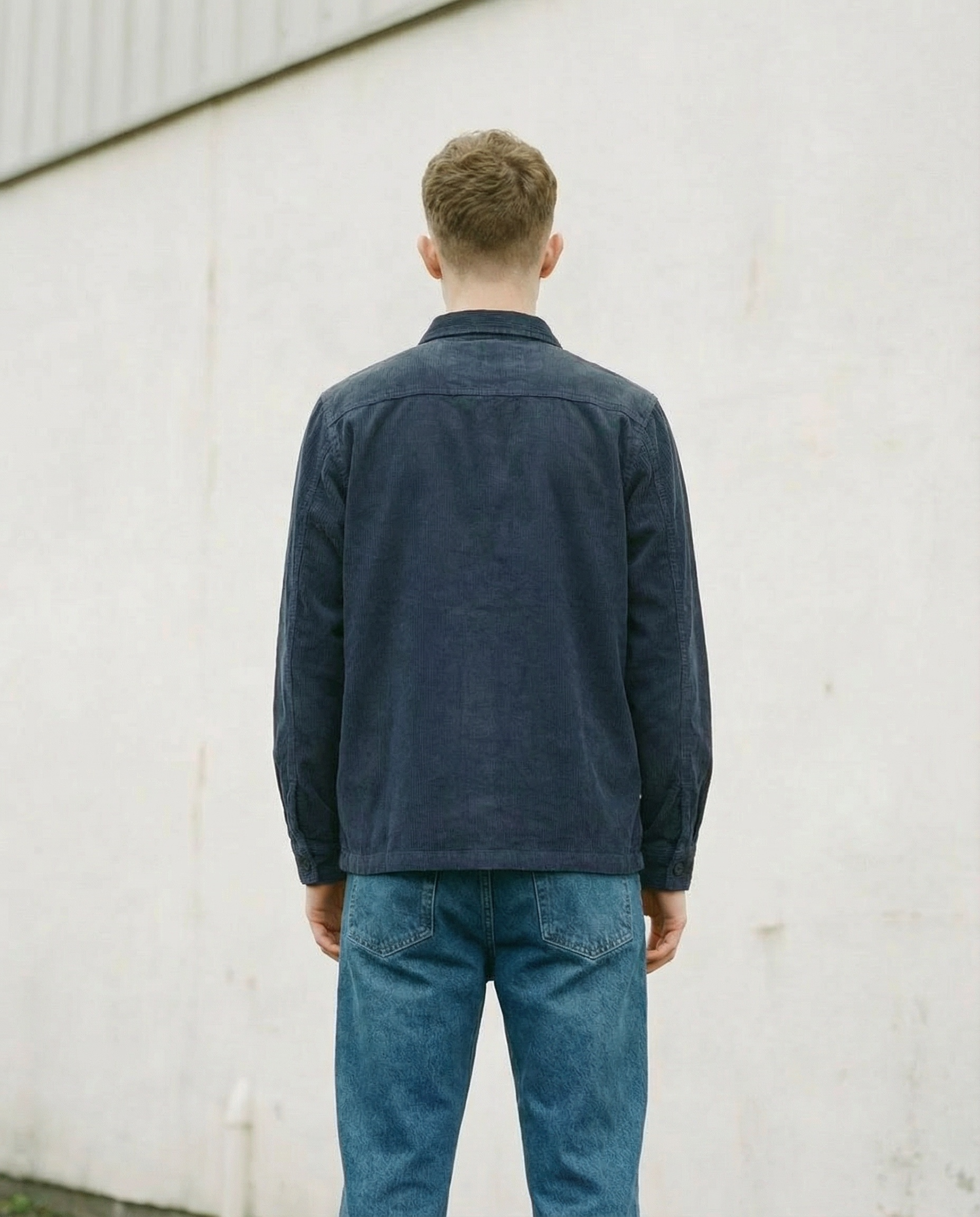 cord shirt navy model back.png