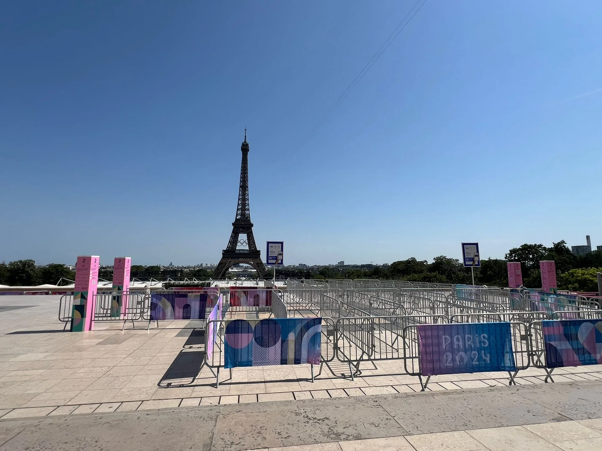 Visa_P24_NVC_BarrierSock_EiffelTower.jpg