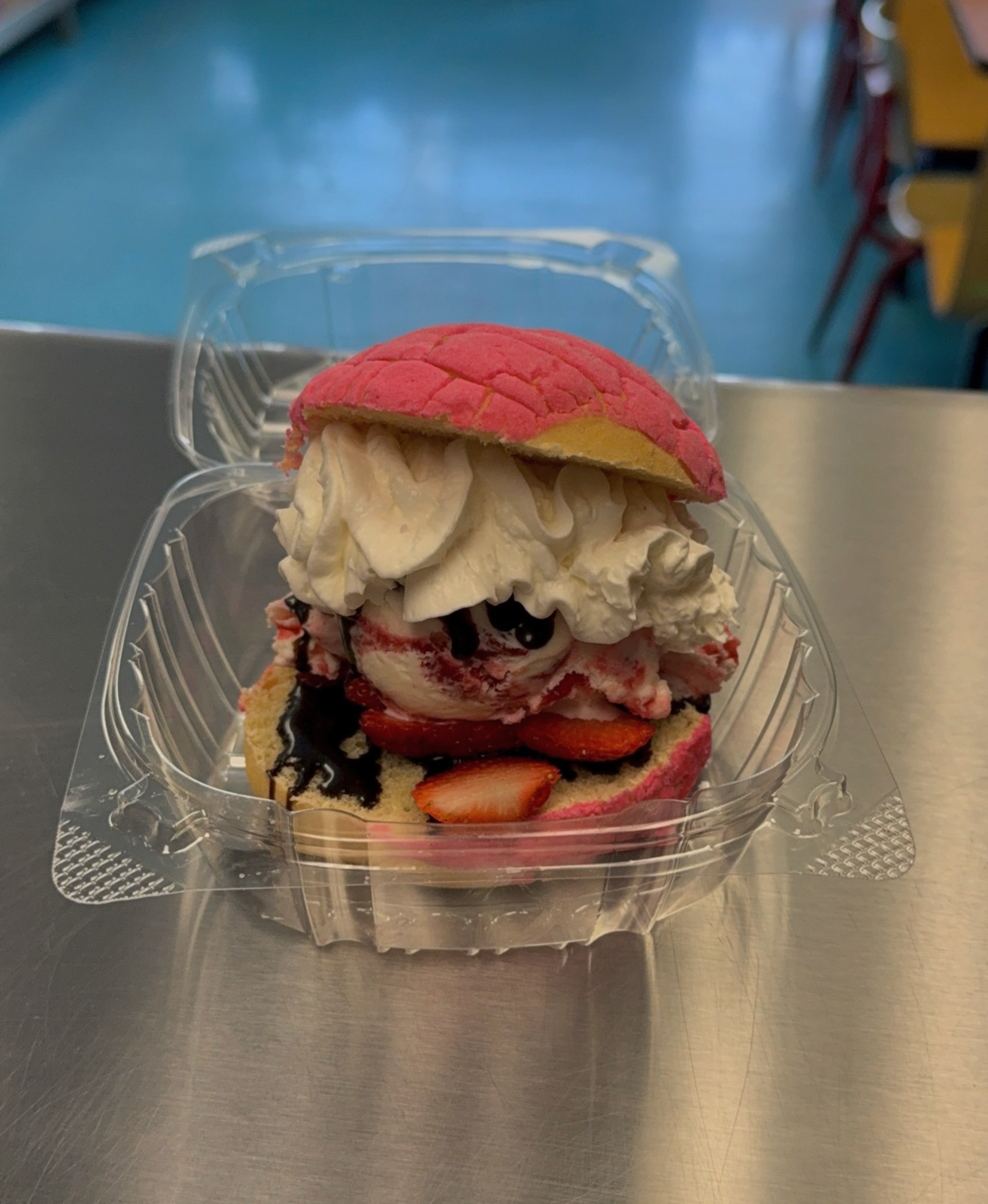 feliz d&iacute;a de las madres! 🌷💗

recuerda pasar con tu madre hoy de 3 a 6 de la tarde por un s&aacute;ndwich de helado de concha gratis! nos vemos pronto ☺️