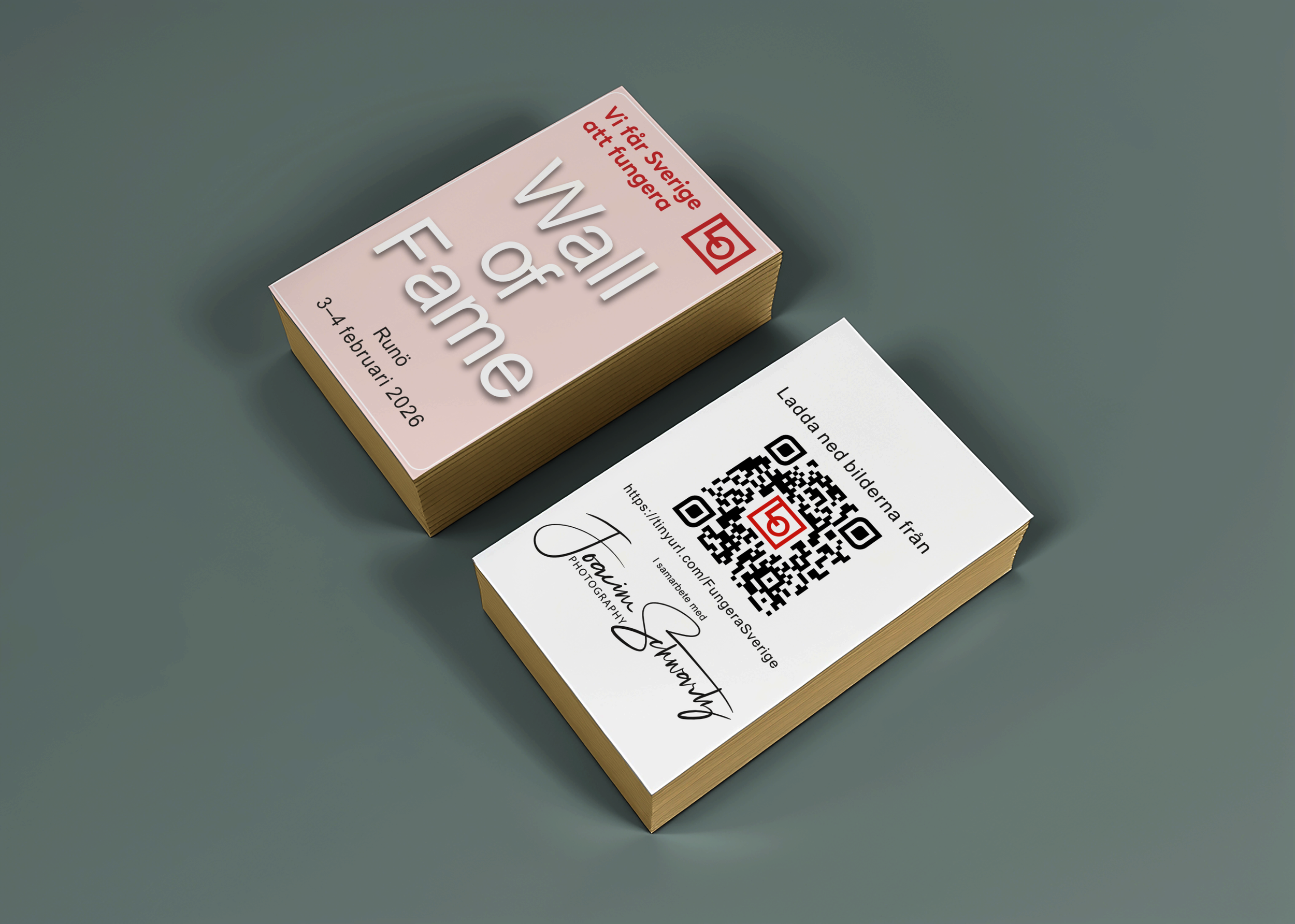 Visitkort med texten 'Vi får Sverige att fungera' och datum 3-4 februari 2026 samt en annan sida med QR-kod och text.