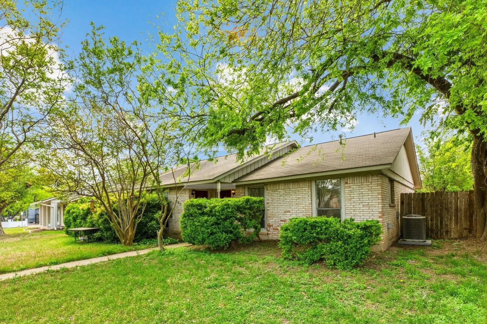 205 W William Cannon B