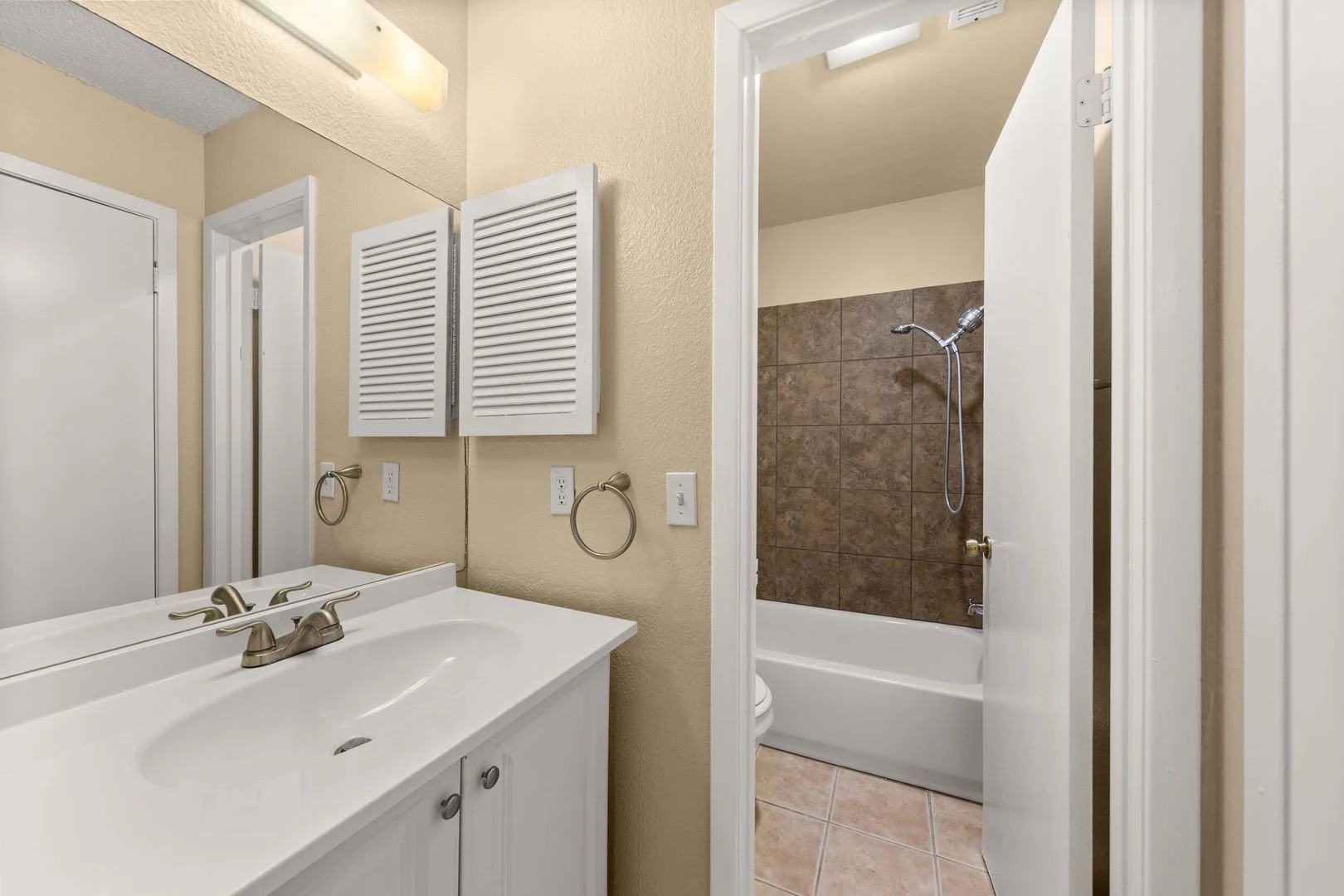 313 Greenlawn (17).jpg
