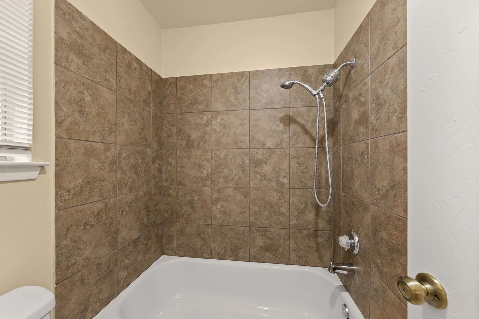 313 Greenlawn (18).jpg