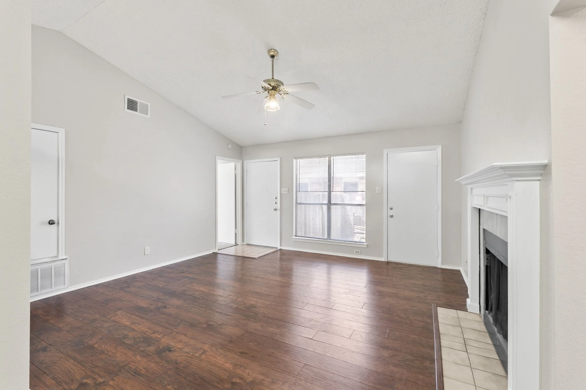 5-SQFT-6635.jpg