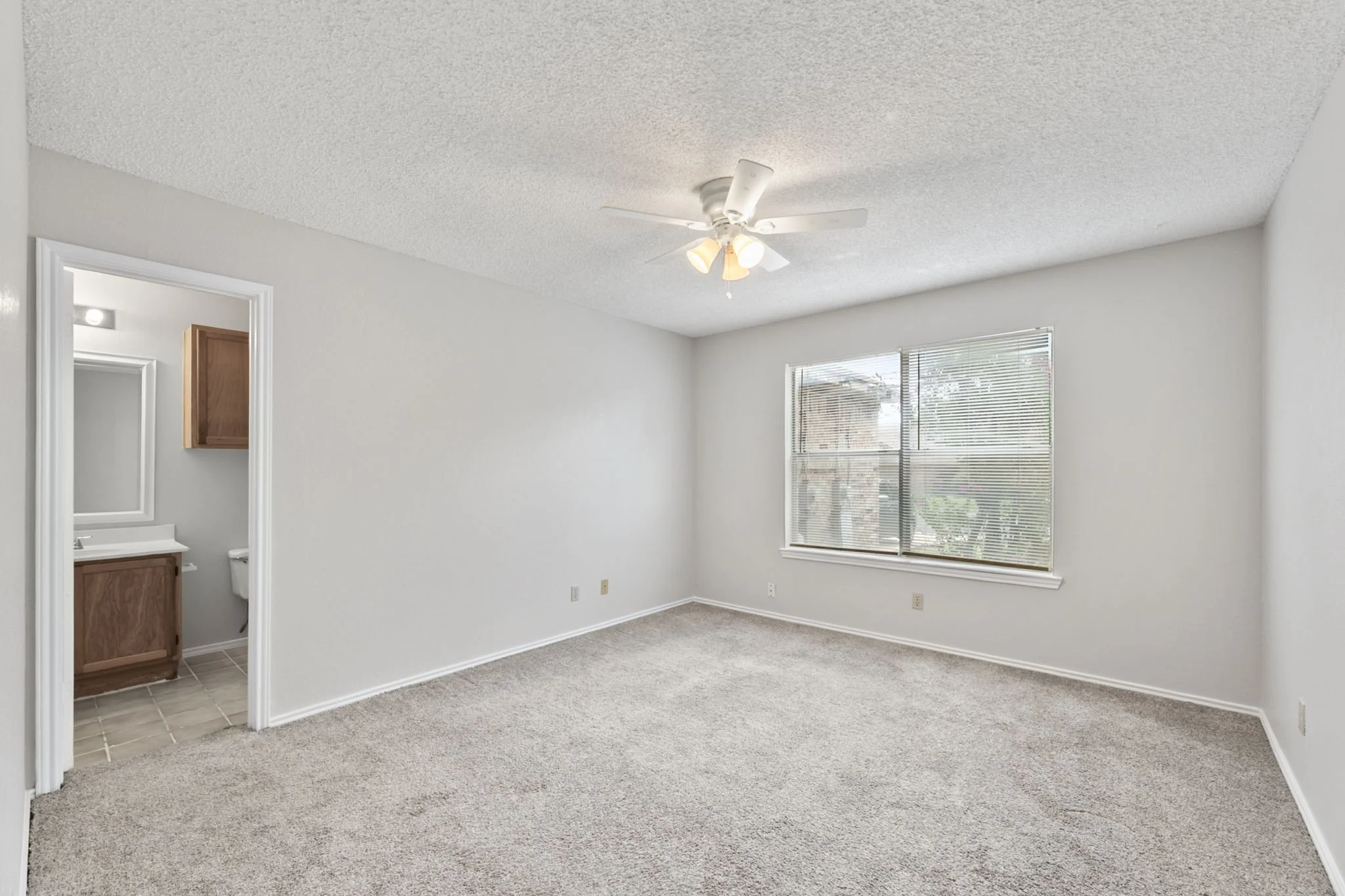 15-SQFT-6695.jpg