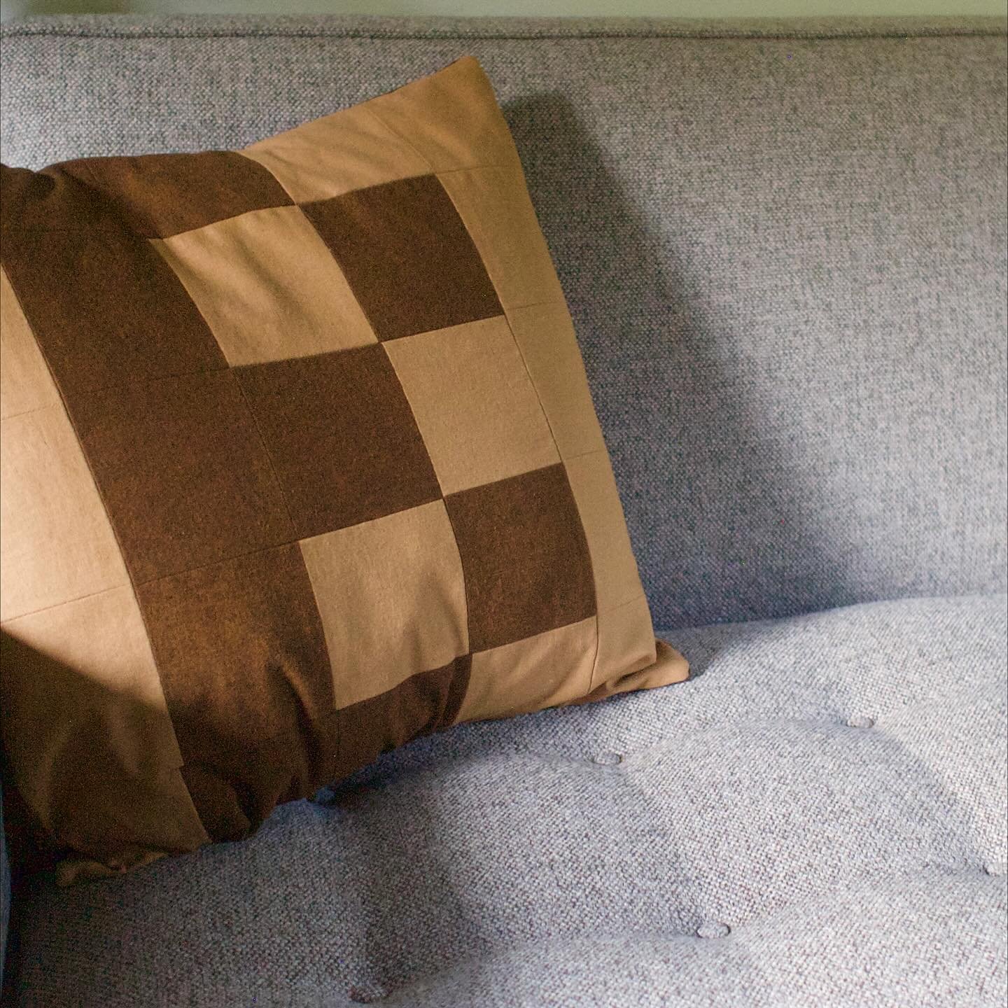 Cozy corner weather ☕🍂 Handmade patchwork in earthy browns and creams - ready to warm up your space. Shop link in bio! #cozyhome #fallvibes #patchworkpillow #handmadepillow #earthytones #cozyseason #autumnhome #throwpillow #warmandcozy #shopsmall #m