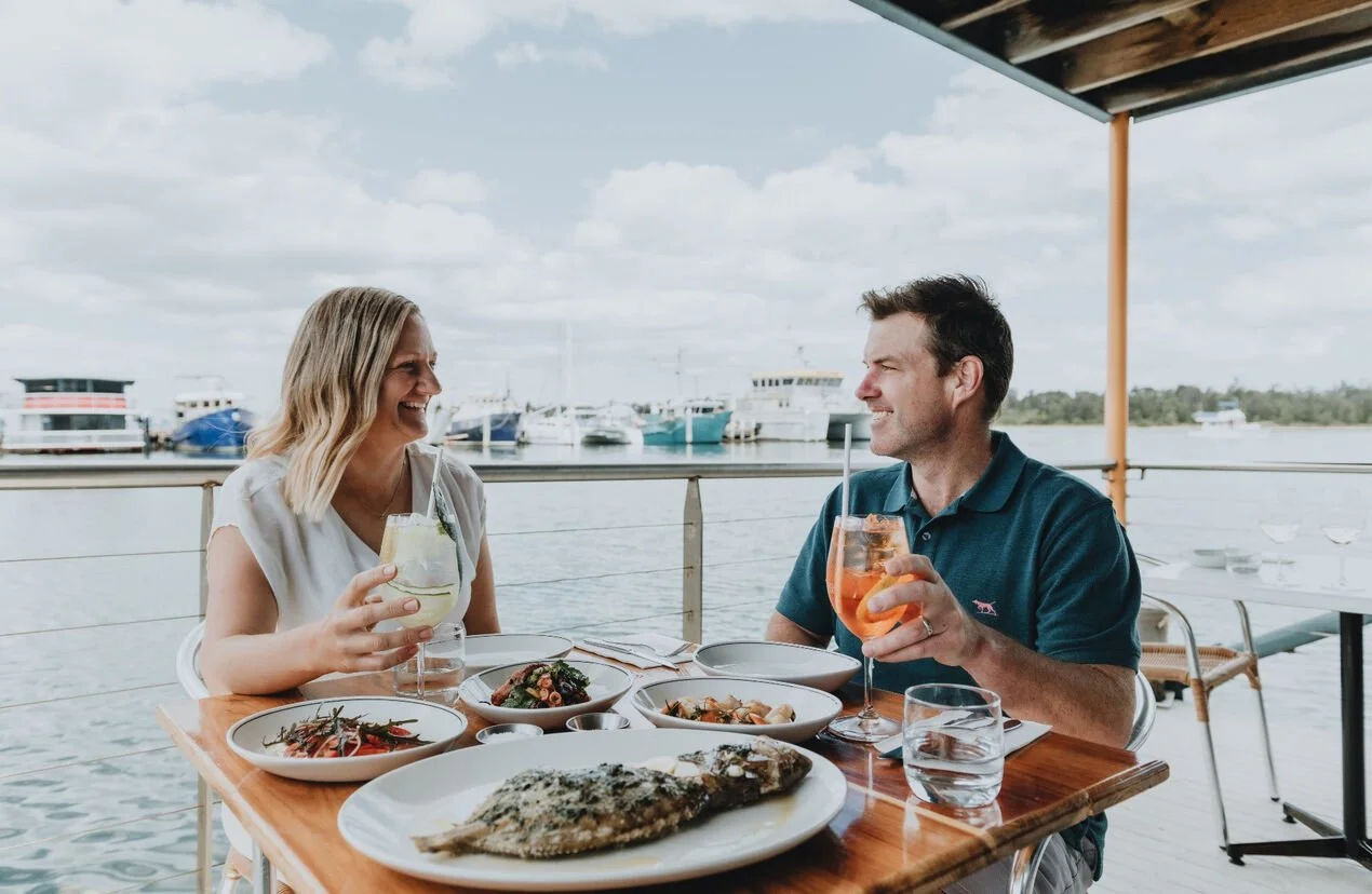 Sodafish-couple-dining-at-waterfront-seafood-restaurant-in-Lakes-Entrance_5592b0210488.jpeg