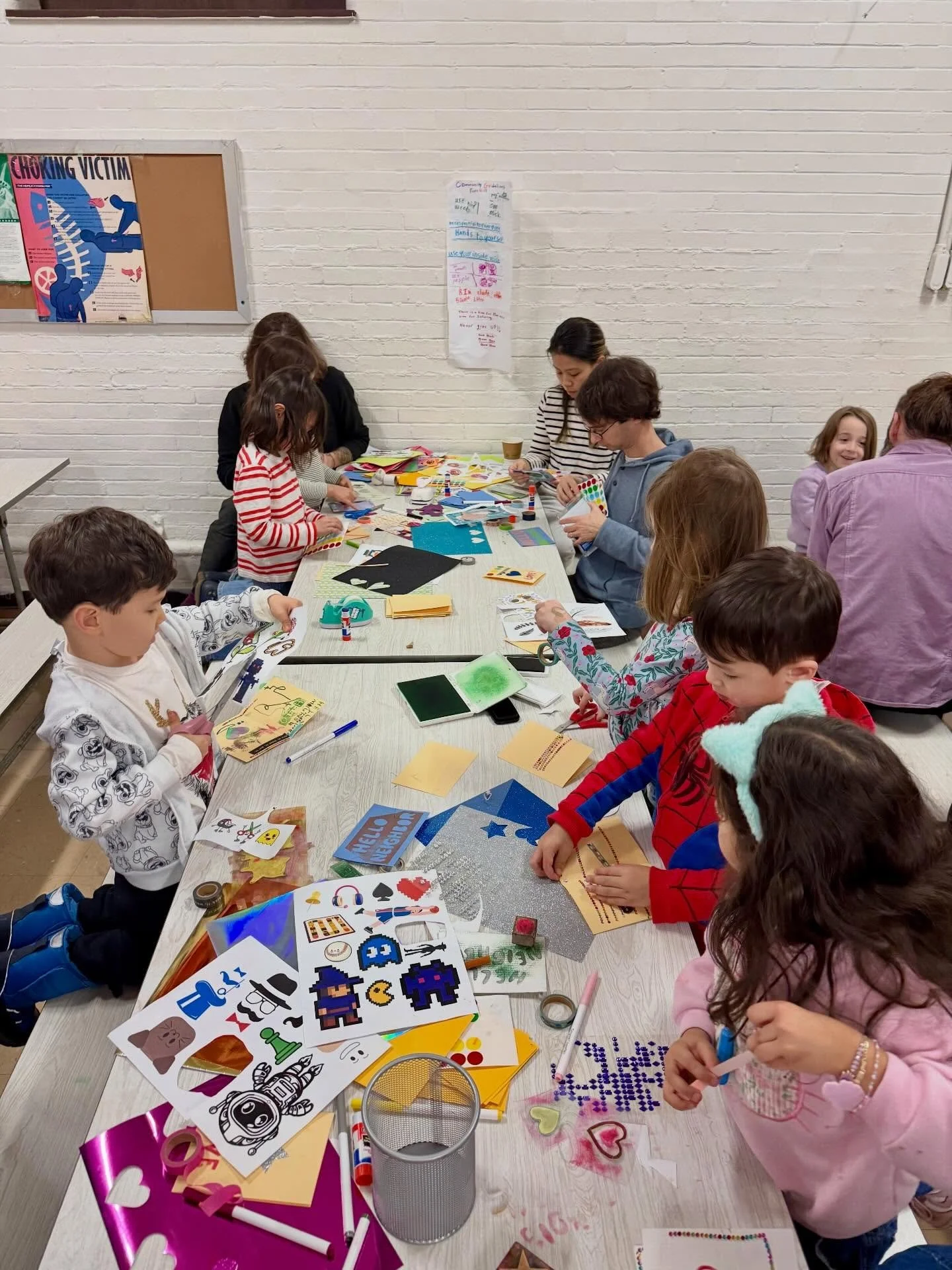 The Equity Committee sponsored the first annual MLK Day of Service on Monday to celebrate and honor the legacy of Dr. Martin Luther King Jr. PS 118 families gathered to create beautiful artwork inspired by his words, do a thoughtful activity with @bo