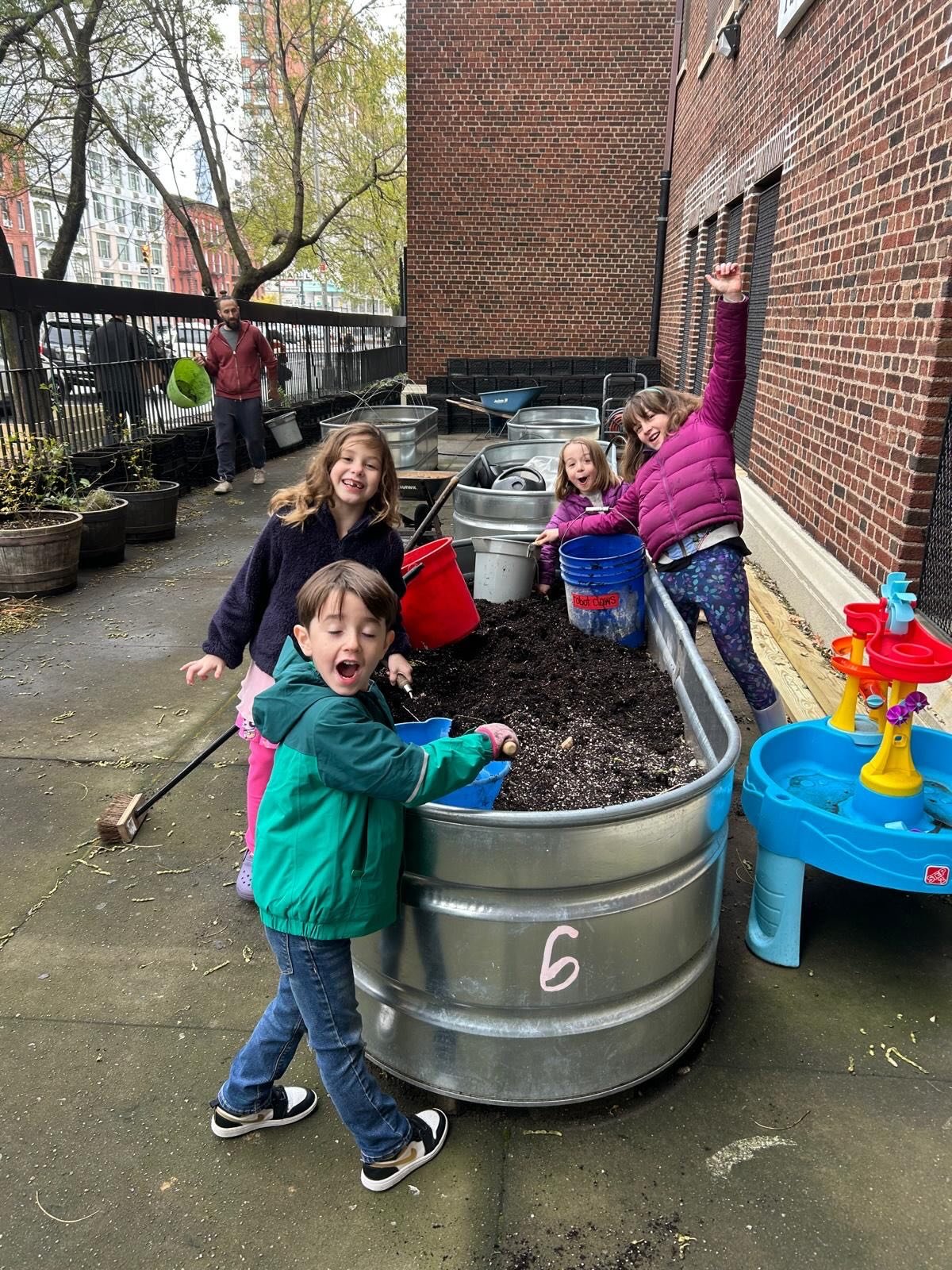Spring is coming!! Help us get the PS 118 garden spring-ready! 

🗓️ Sunday, March 22 | 10&ndash;12
🌧 Rain date: March 29

Soil turning, clean-up, irrigation + more 🌿

Bring the kids, meet other families, and kick off the growing season together 🌸