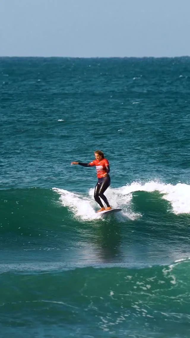 @soleilerrico cruising through the opening round on her @shaper.ian.chisholm !
#bellsbeachlongboardclassic
@southcoast_surfboardsbychiz
#ianchisholmshapes #southcoastsurfboards