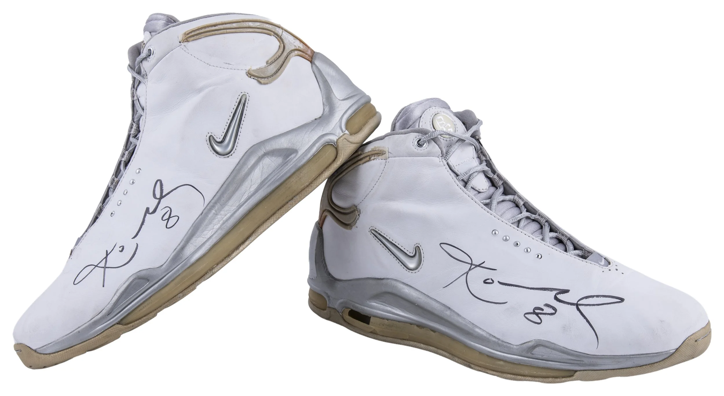 Kobe Bryant Game-Used Nike Air Max Elite Battleground Sneakers for Goldin Auctions