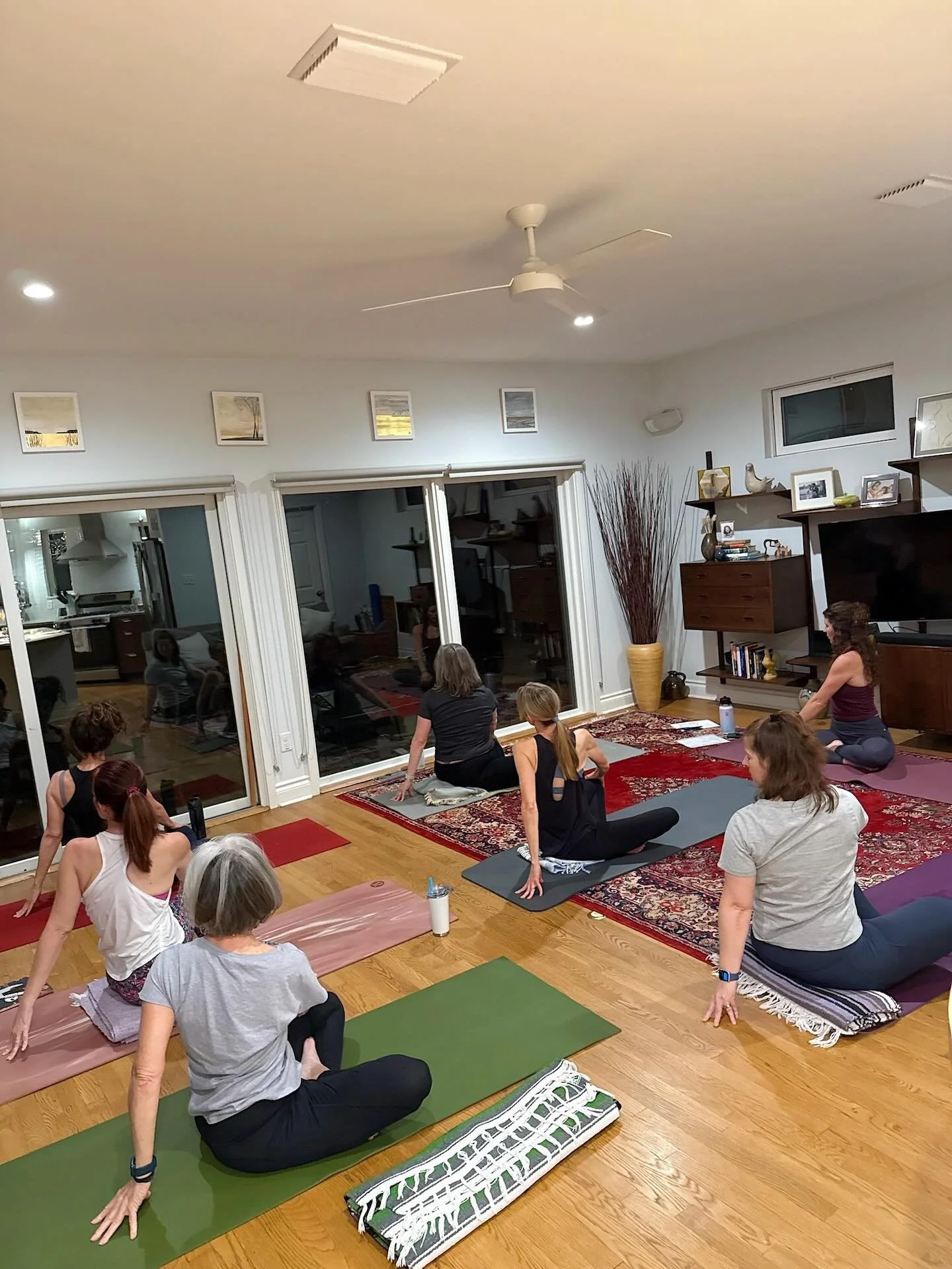 So grateful for this wonderful group of women and the collective energy they brought to this group class! 🫶🏼I created a tailored class just for them including breathwork, meditation and yoga. We left feeling rejuvenated, refreshed and full of grati