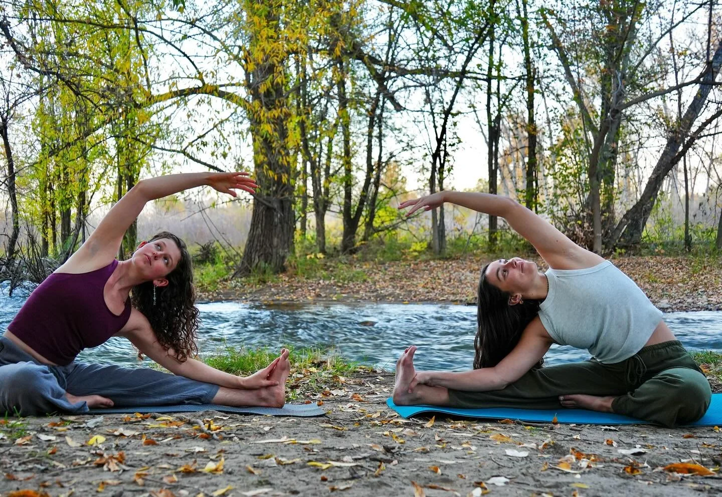 Private yoga session with Tessa by the river 🌿☀️ the best part about private yoga is it is customizable! You get to pick the location and I come to you, whether that is in your living room, backyard, or garage. 

Tessa and I did a slow flow surround