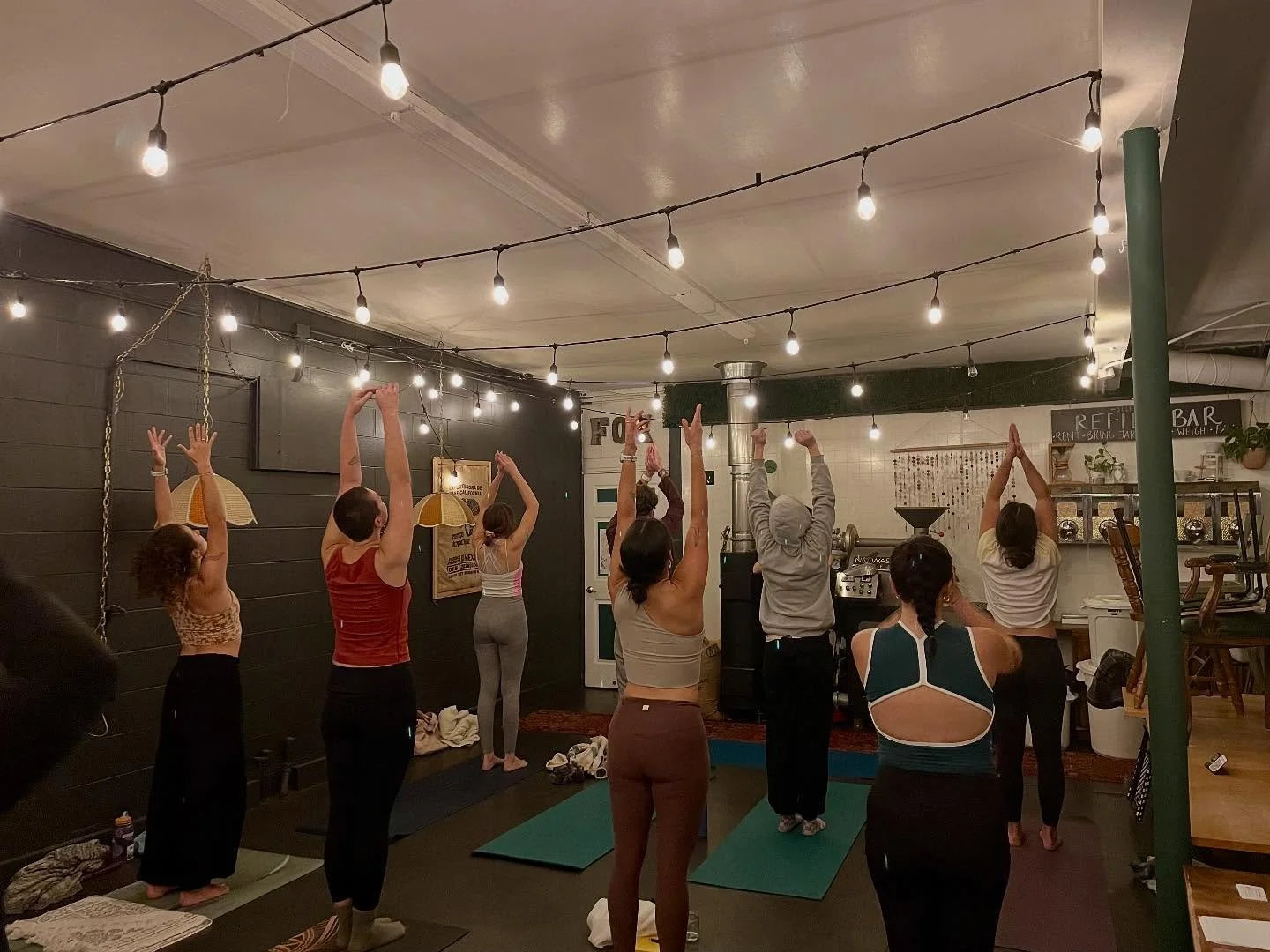 Overflowing with gratitude for the people that showed up for this workshop last night 🫶🏼❤️✨

The Roots &amp; Connection Community Yoga Workshop took place last night at @nowastecafe_foxden. Huge thank you to the Fox Den for hosting this sold out ev