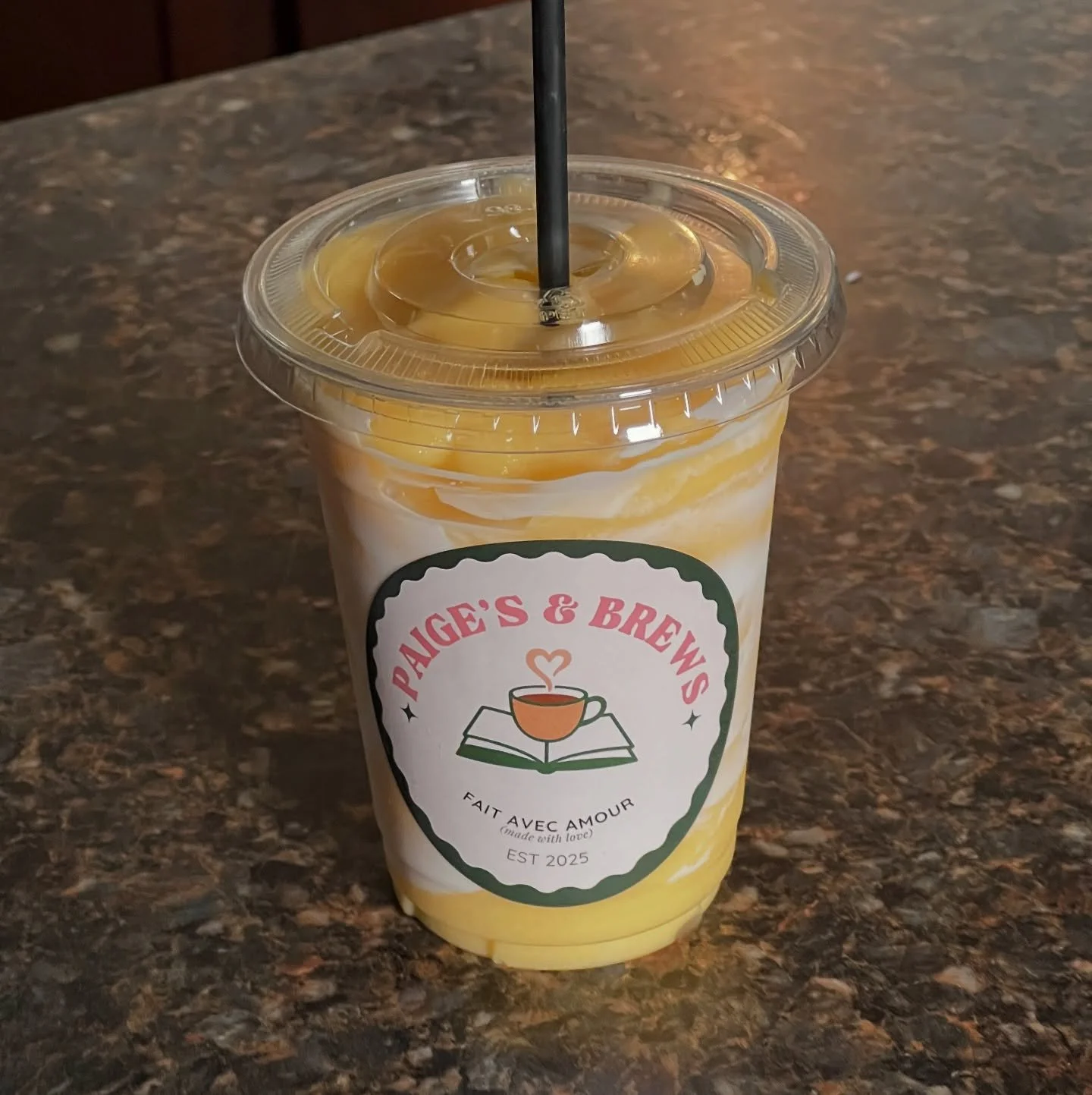 I&rsquo;ve been having fun making smoothies and making them pretty 😍 
+
#houstoncafe #smoothies #paigesandbrewshtx #paigesandbrews #explorepage✨