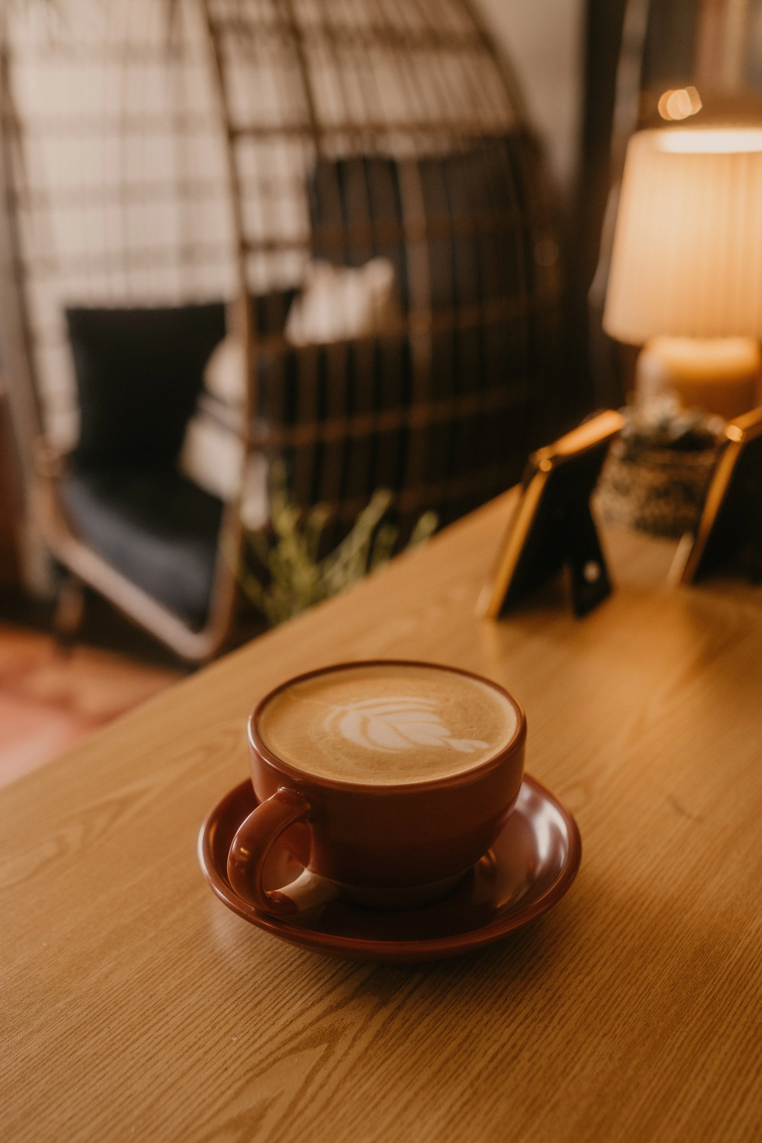 latte art red mug Casa Hogar office