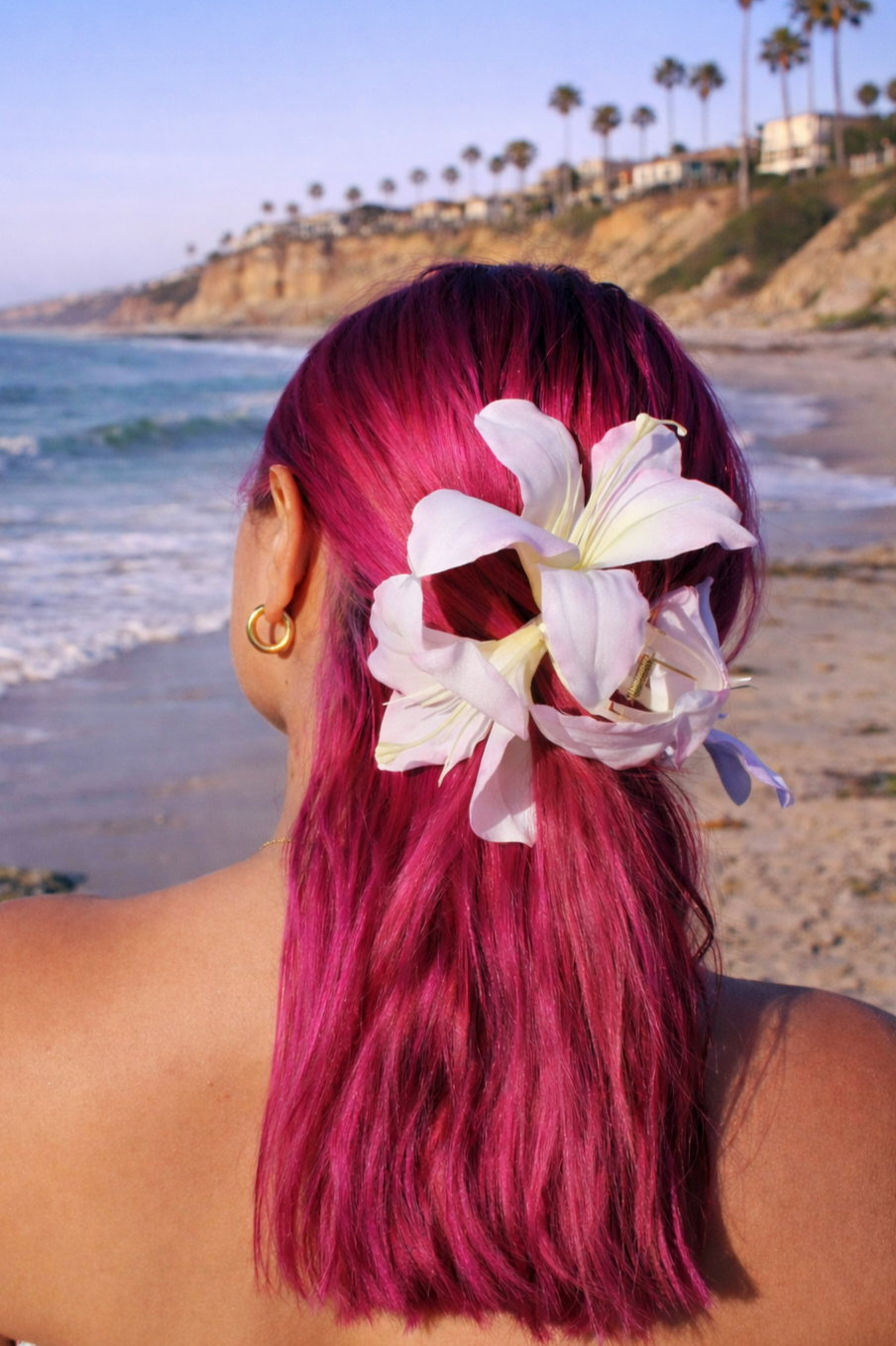 Magenta+hair+and+lilies+on+the+beach.png
