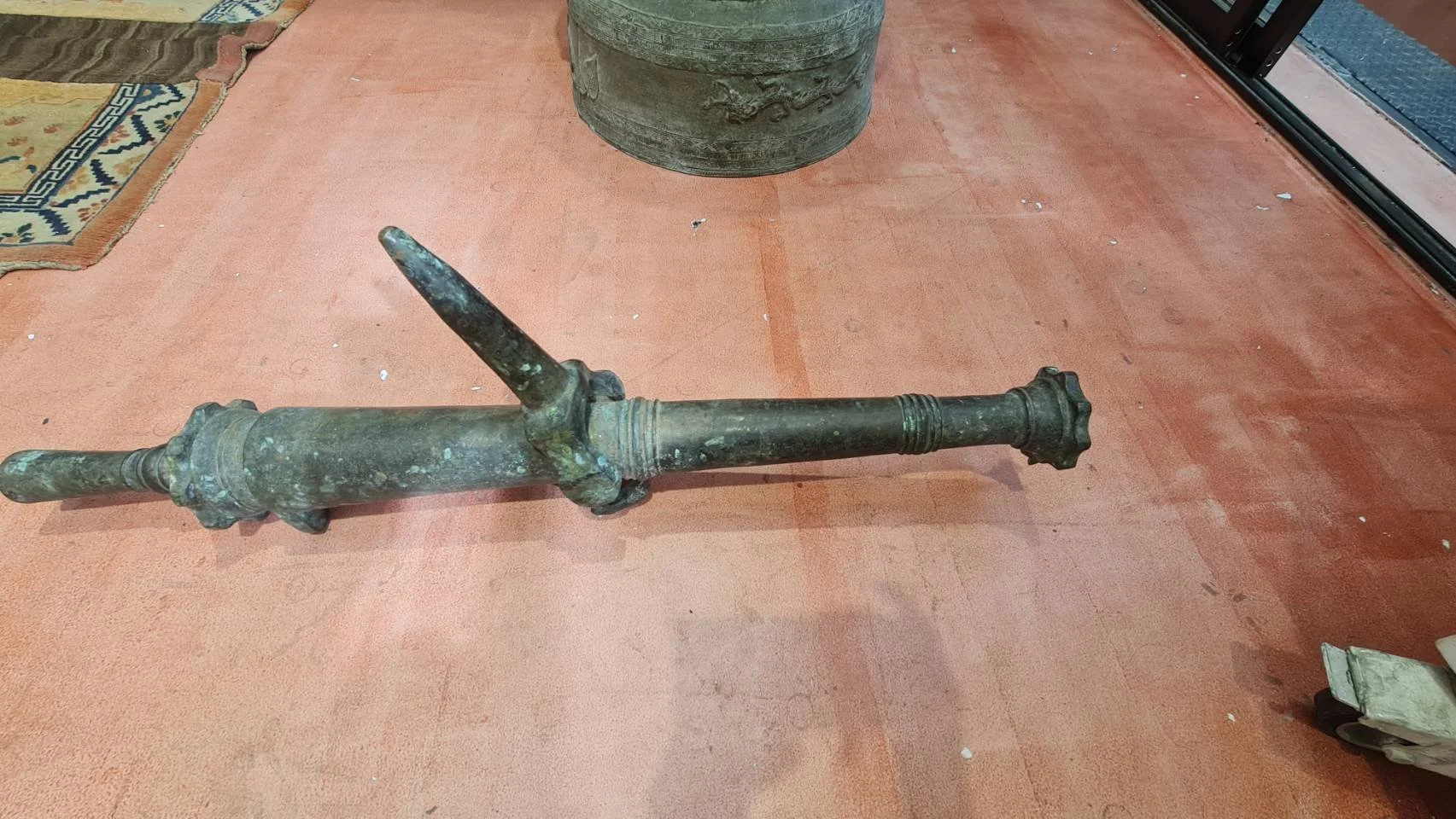 19TH CENTURY ORNATE BRONZE LANTAKA SWIVEL CANNON BARREL