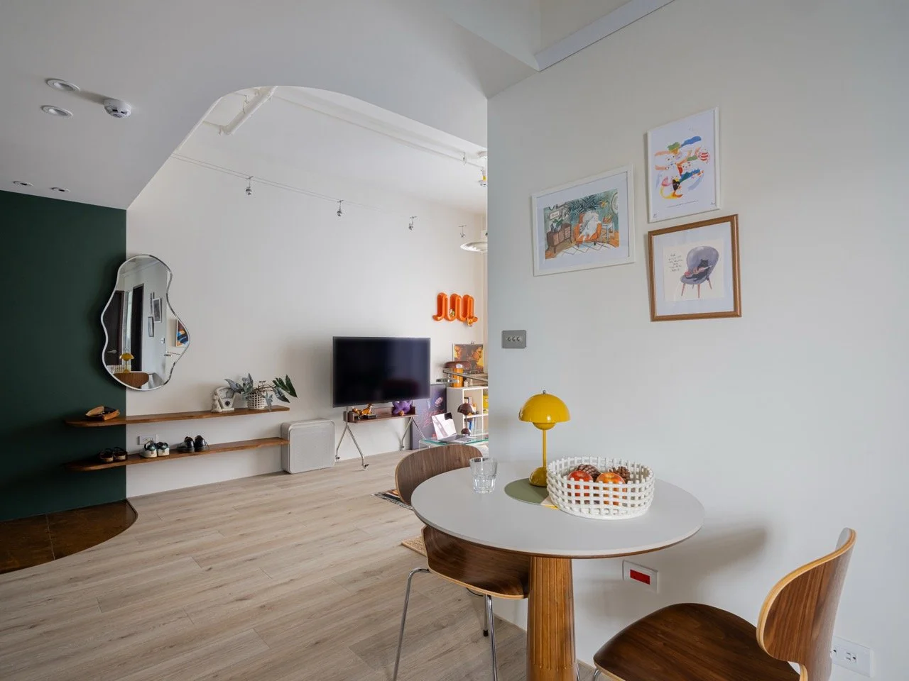     W-Residence-序光之居-13坪小坪數住宅設計-餐廳客廳開放式公區.jpg