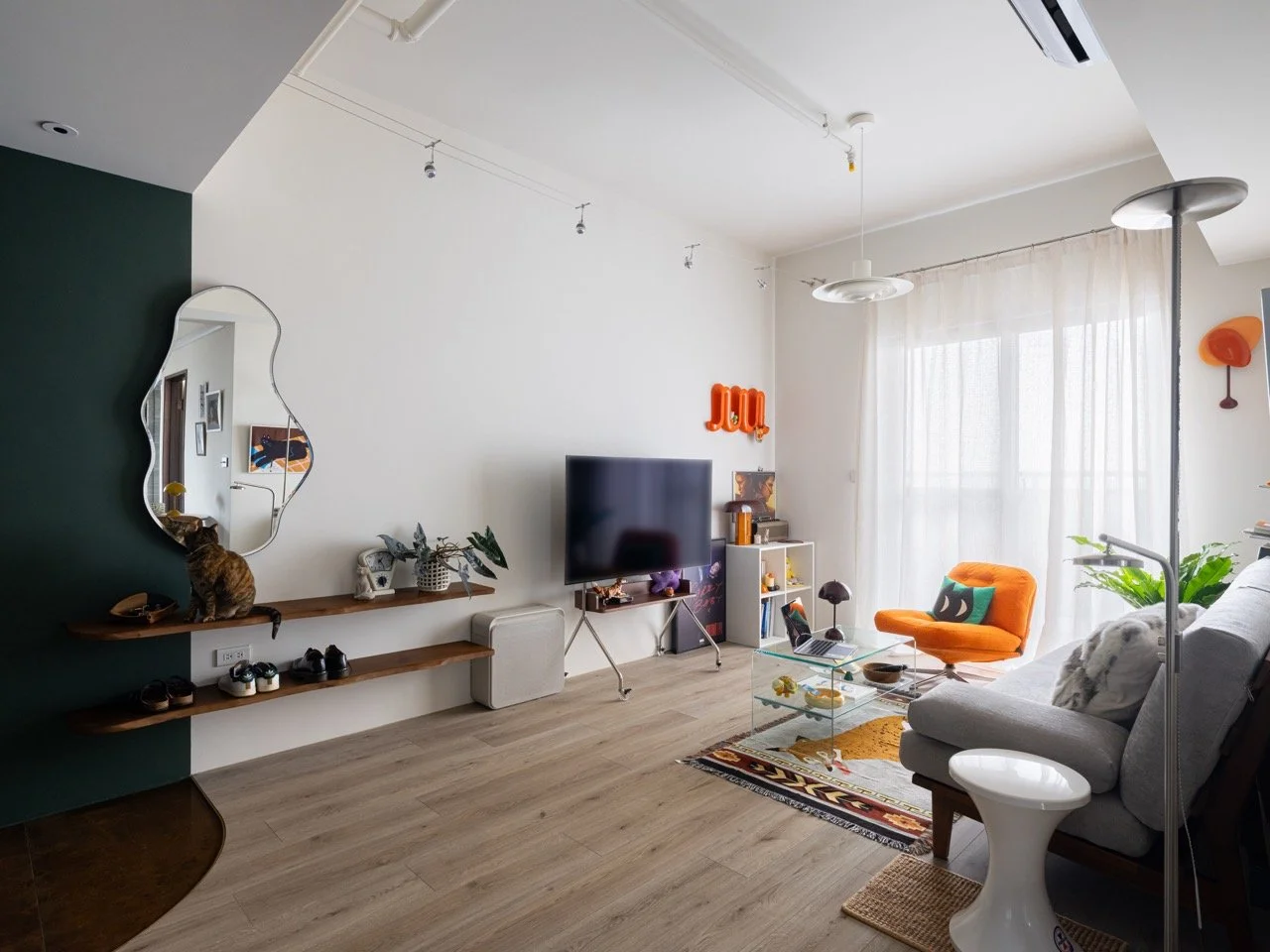     W-Residence-序光之居-13坪小坪數住宅設計-玄關深綠牆弧形大板磚.jpg.jpg