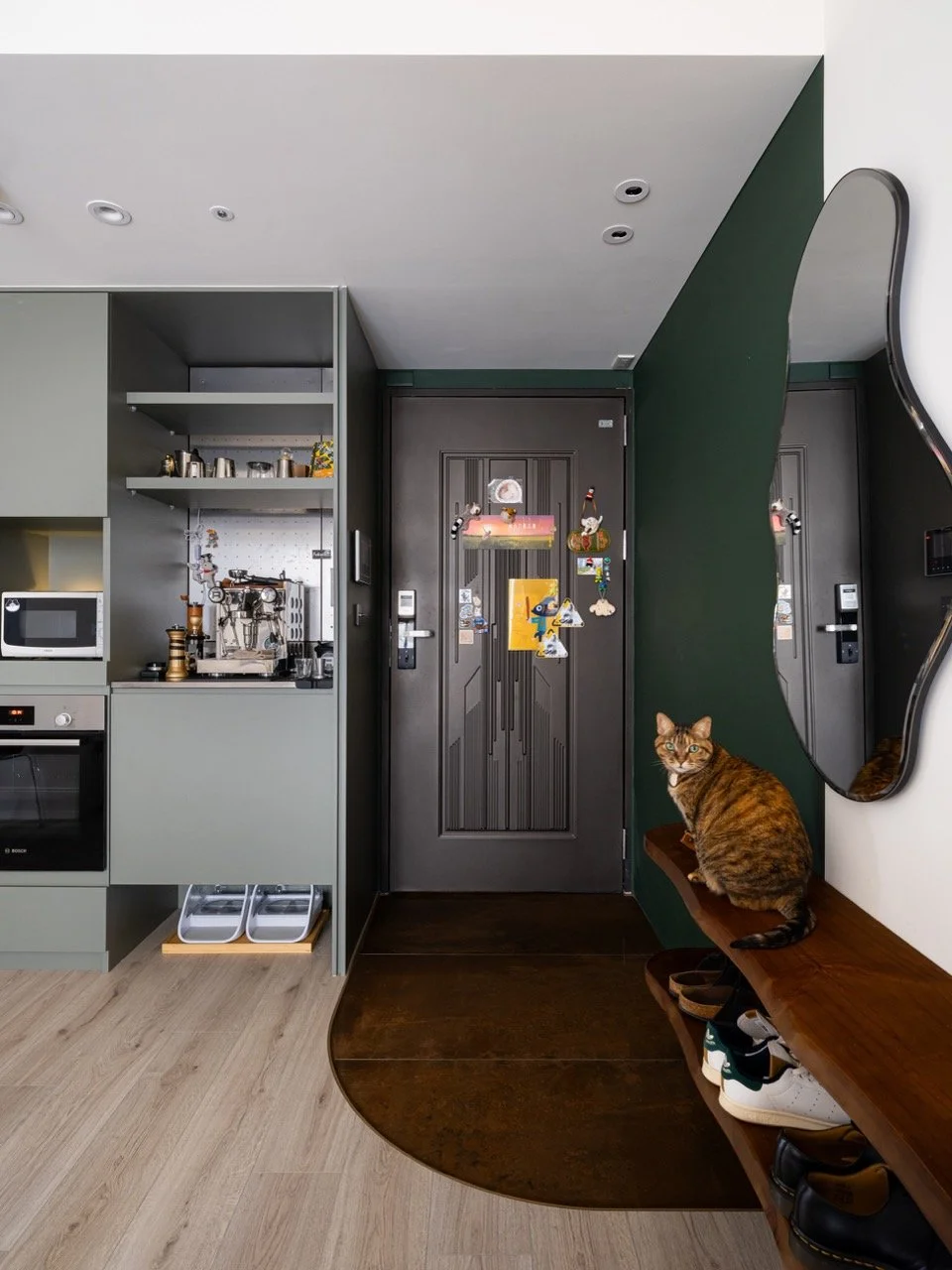     W-Residence-序光之居-13坪小坪數住宅設計-玄關居家咖啡角寵物共居.jpg