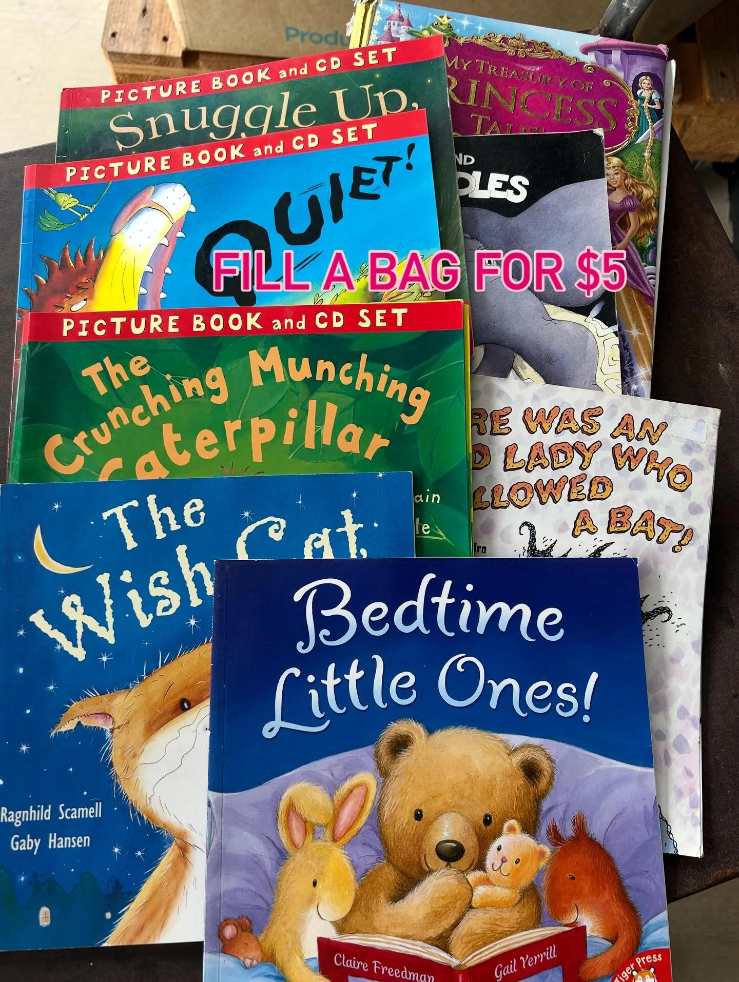 Come fill a bag of children&rsquo;s books for $5.
📔📚📗📒📚
