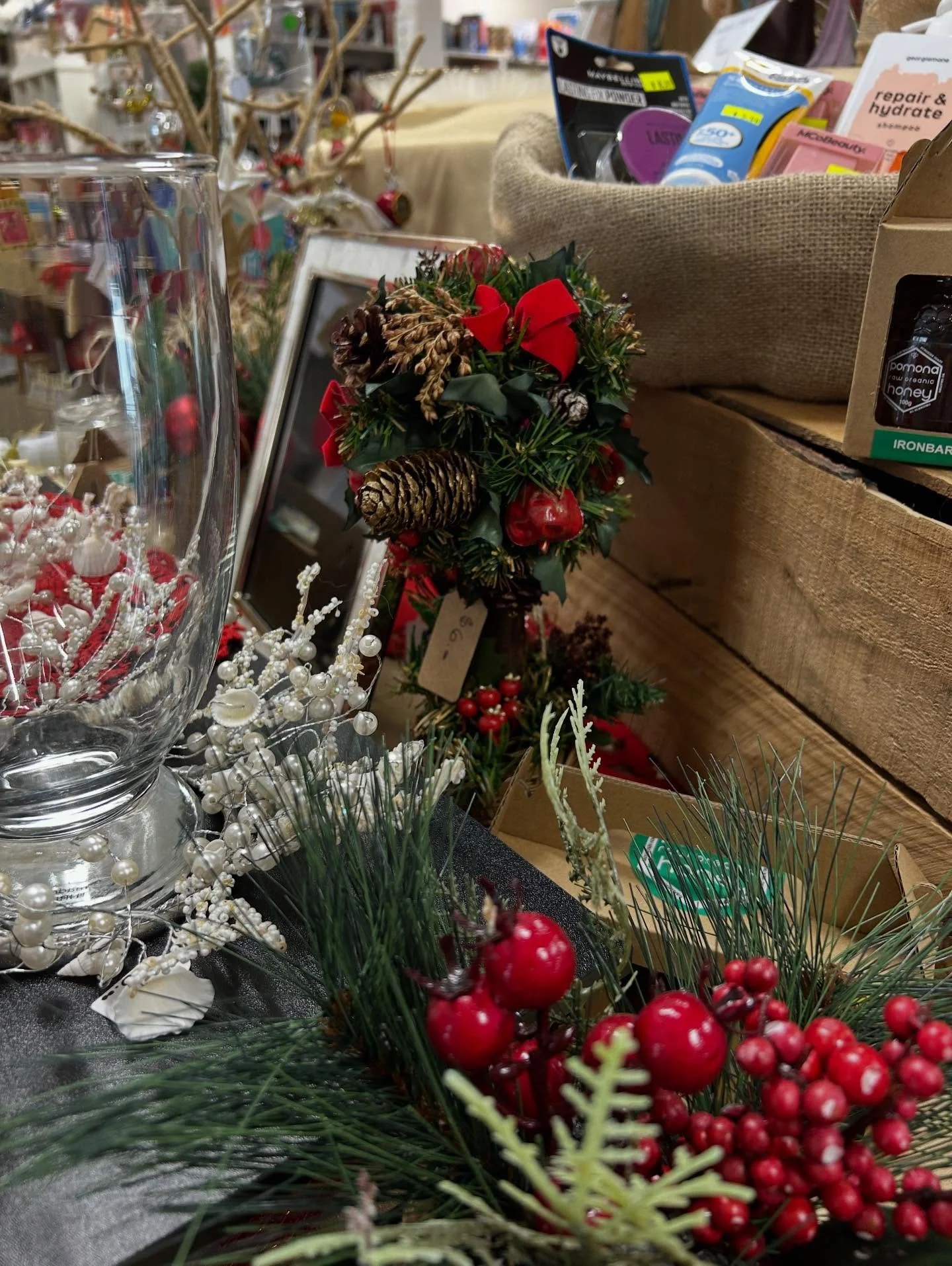 It&rsquo;s all about gifts this week.🎁💐 So many ideas to make this Christmas season super special.🌟🎉🎄.
@www.thehubnoosa.org.au