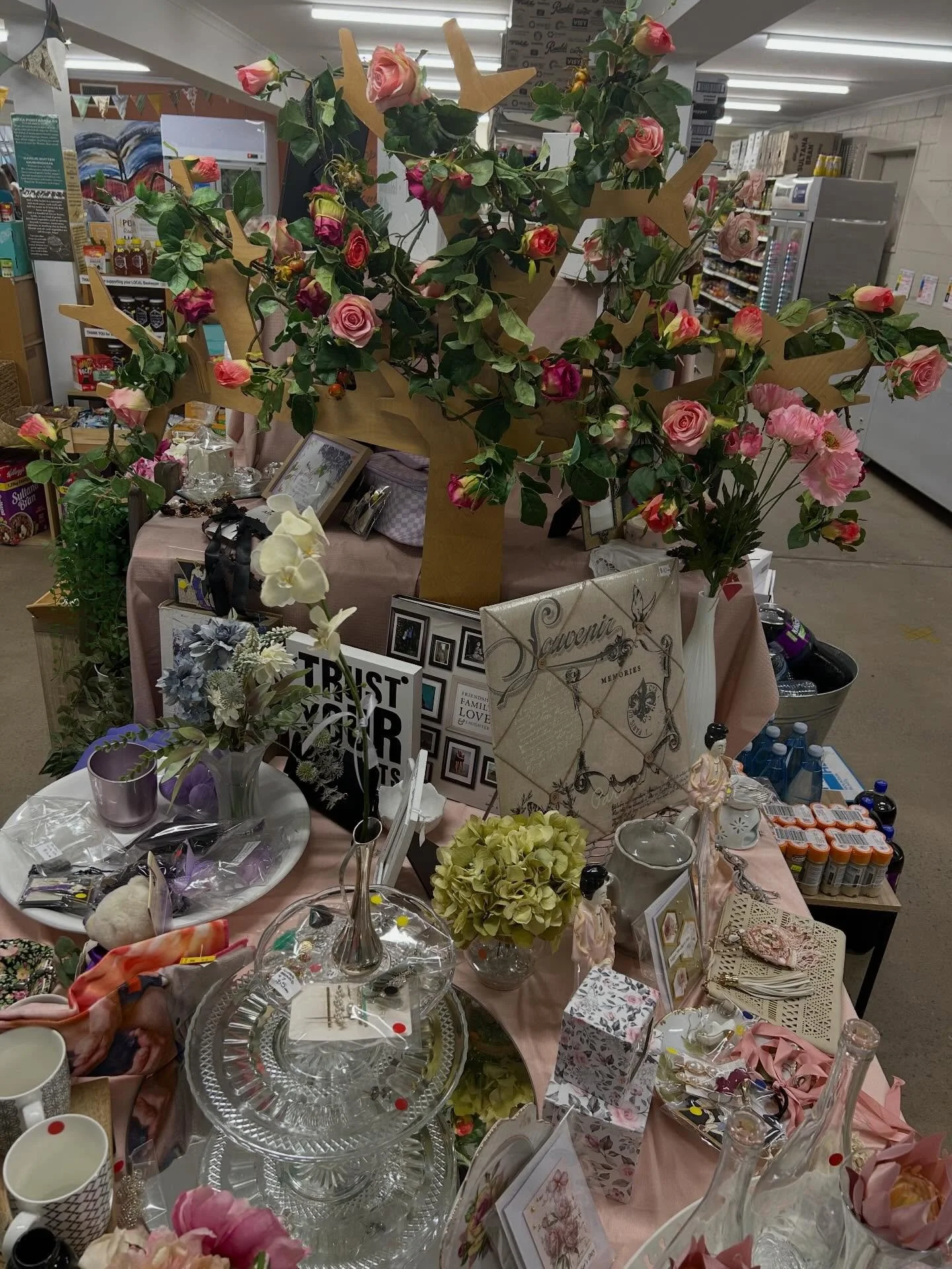 Continuing to celebrate our wonderful Mums 🌺🌷🌼🤸&zwj;♀️.
With all gifts half marked price 💐🎁💝 until Saturday ❤️.