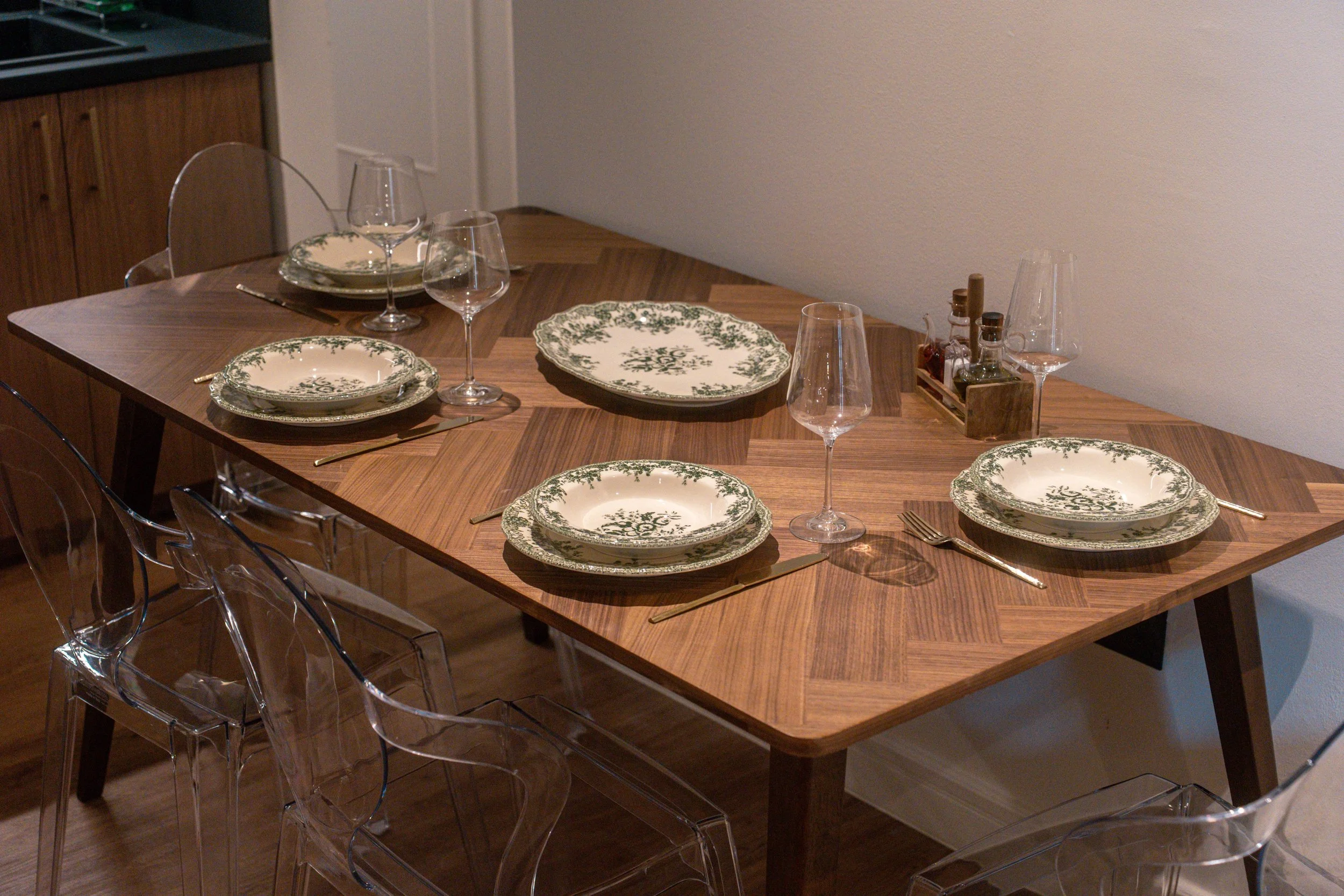 Athens Marbles Deluxe Apartment Dining 2.jpg
