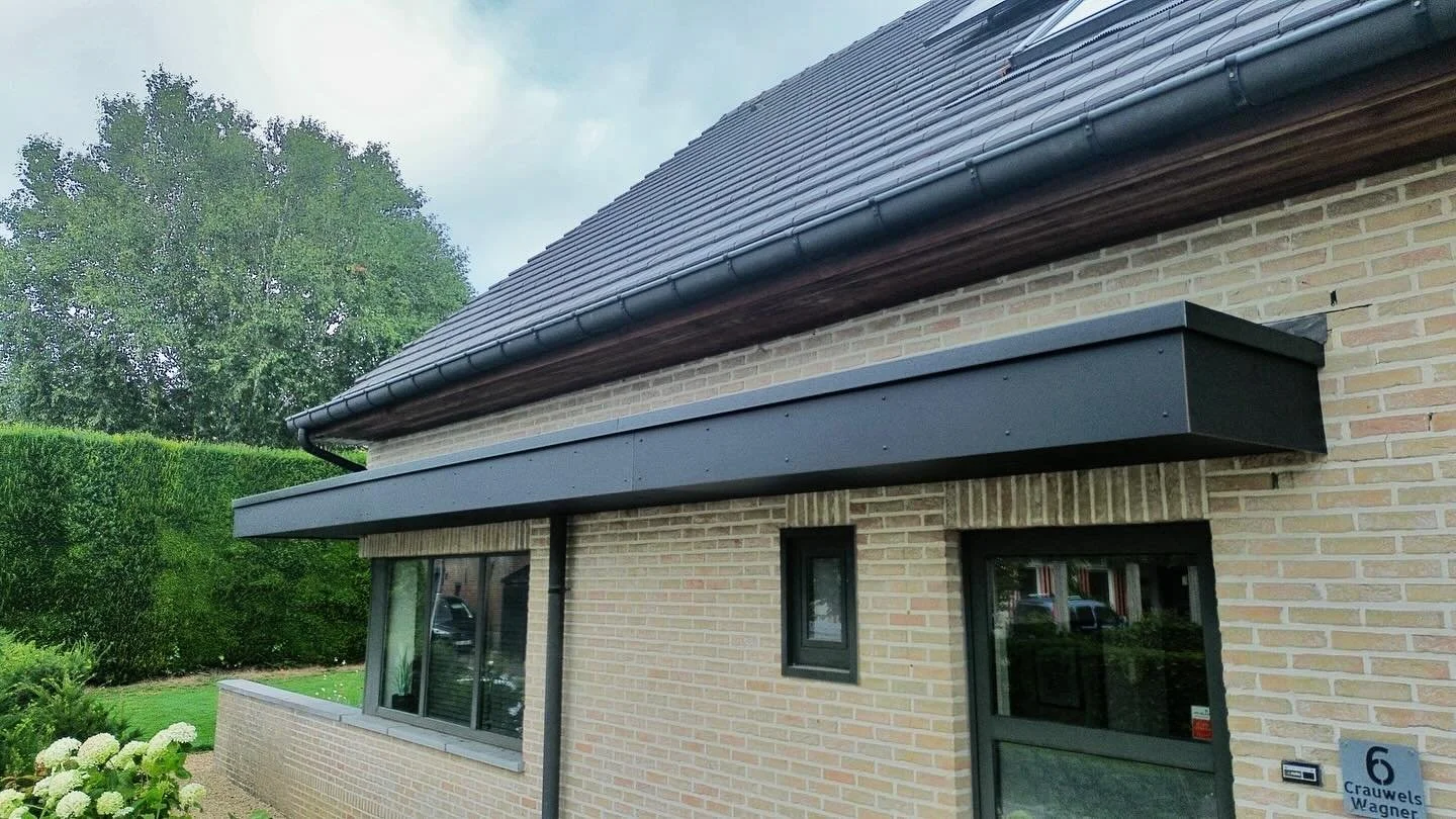 🏠✨ Transformeer je Dakoversteek &ndash; Duurzaam, Strak &amp; Stijlvol! ✨🏠

Is je dakoversteek verouderd of beschadigd? Tijd voor een complete make-over die niet alleen technisch sterk is, maar ook visueel indruk maakt!

🔨Onze totaaloplossing voor