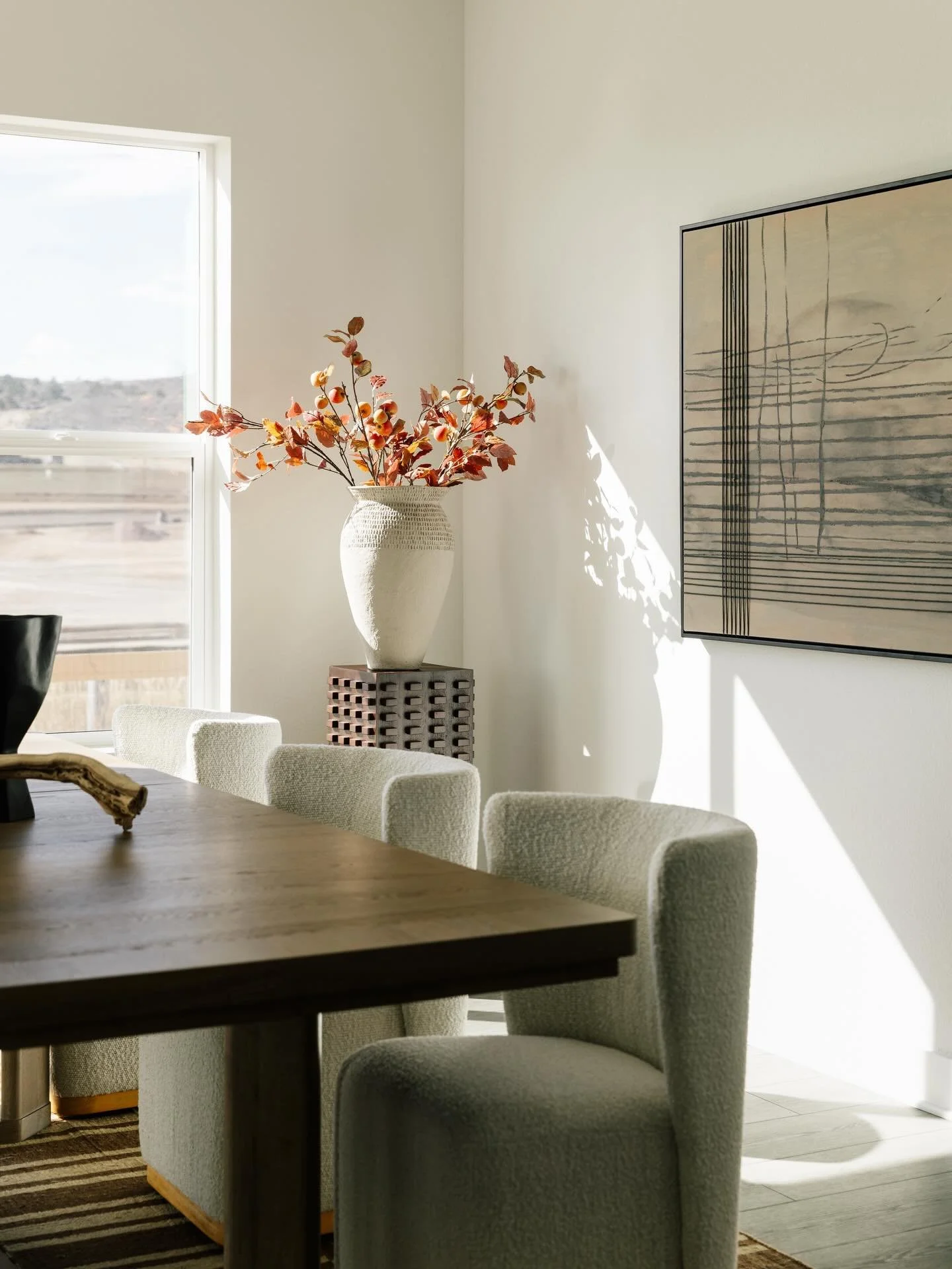 So many vignettes, so little time 🏺

The spring market waits for no one &mdash; thankfully, neither do we. Grateful for the moments that matter most. Onto the next.

📸 @amandaproudfit