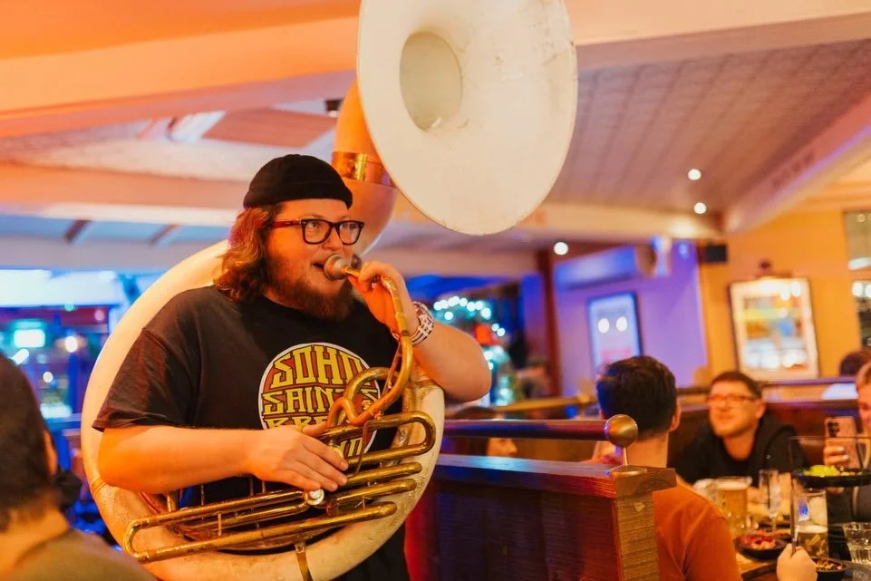 Soho Saints Brass Band playing at the opening for the brand new @orleanssmokehouse_uppernorwood Have you been to try their great NOLA food yet?? 🇬🇧⚜️🔥

#orleanssmokehouse #uppernorwood #londonfood #brassband #whatsoninlondon