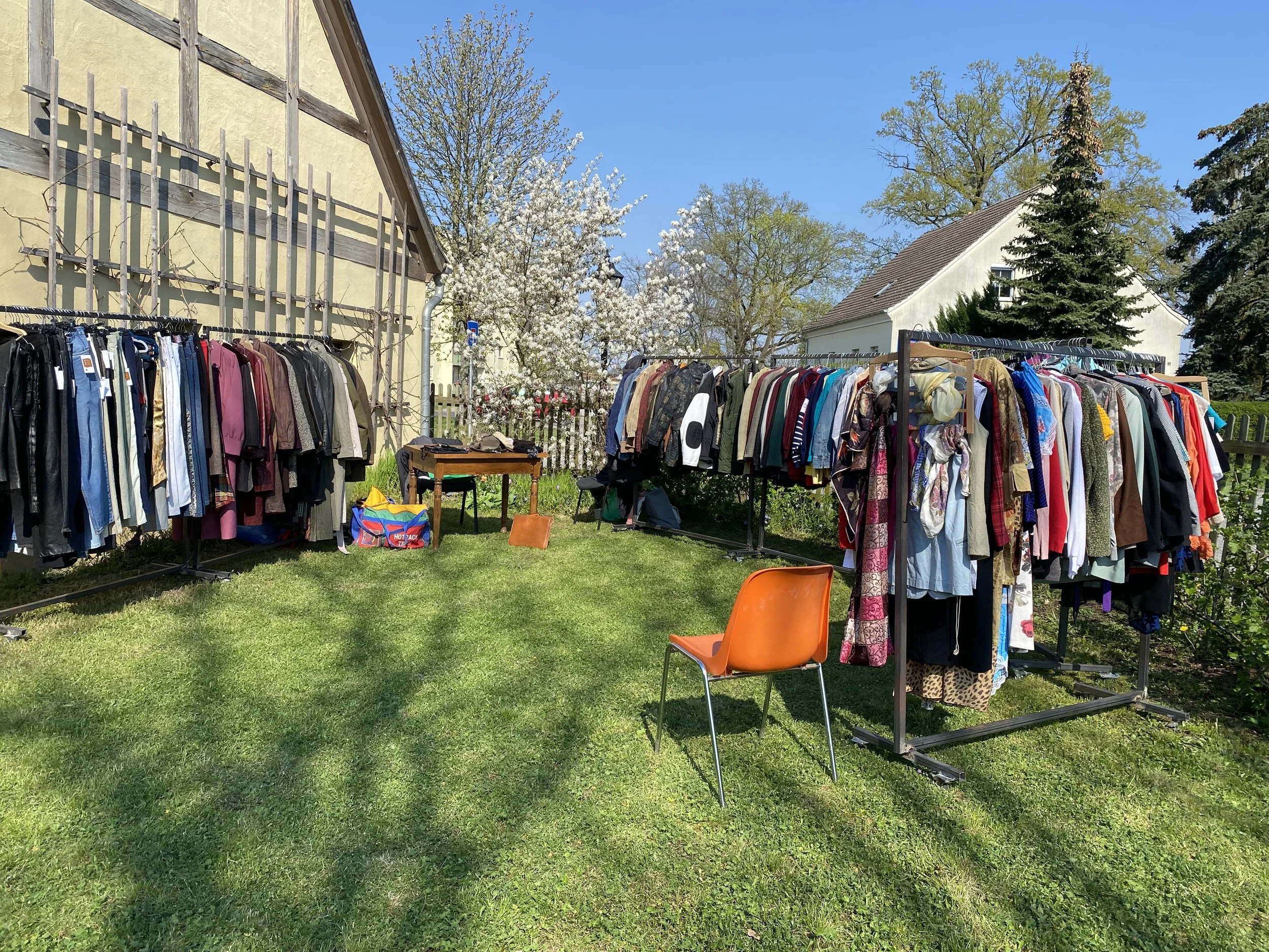 Vintage Verkaufsstelle im Hüfnerhaus organisiert von Sara Second Hand