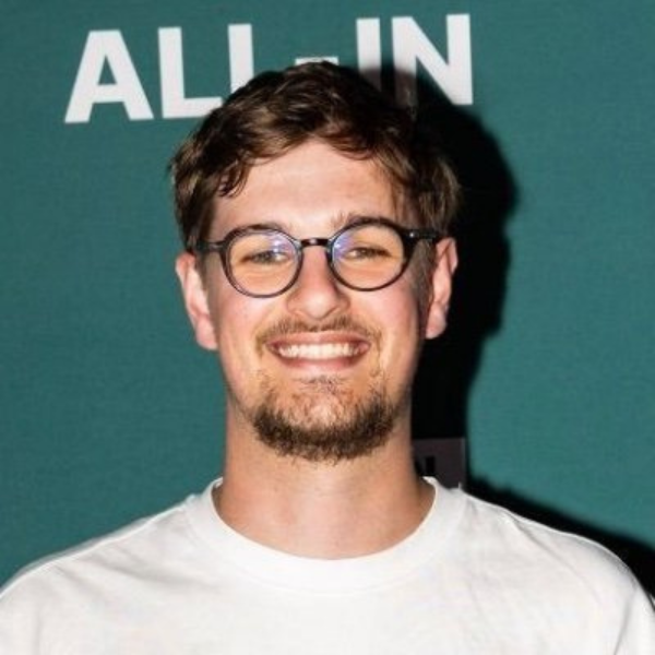 Thomas Profile Pic.png