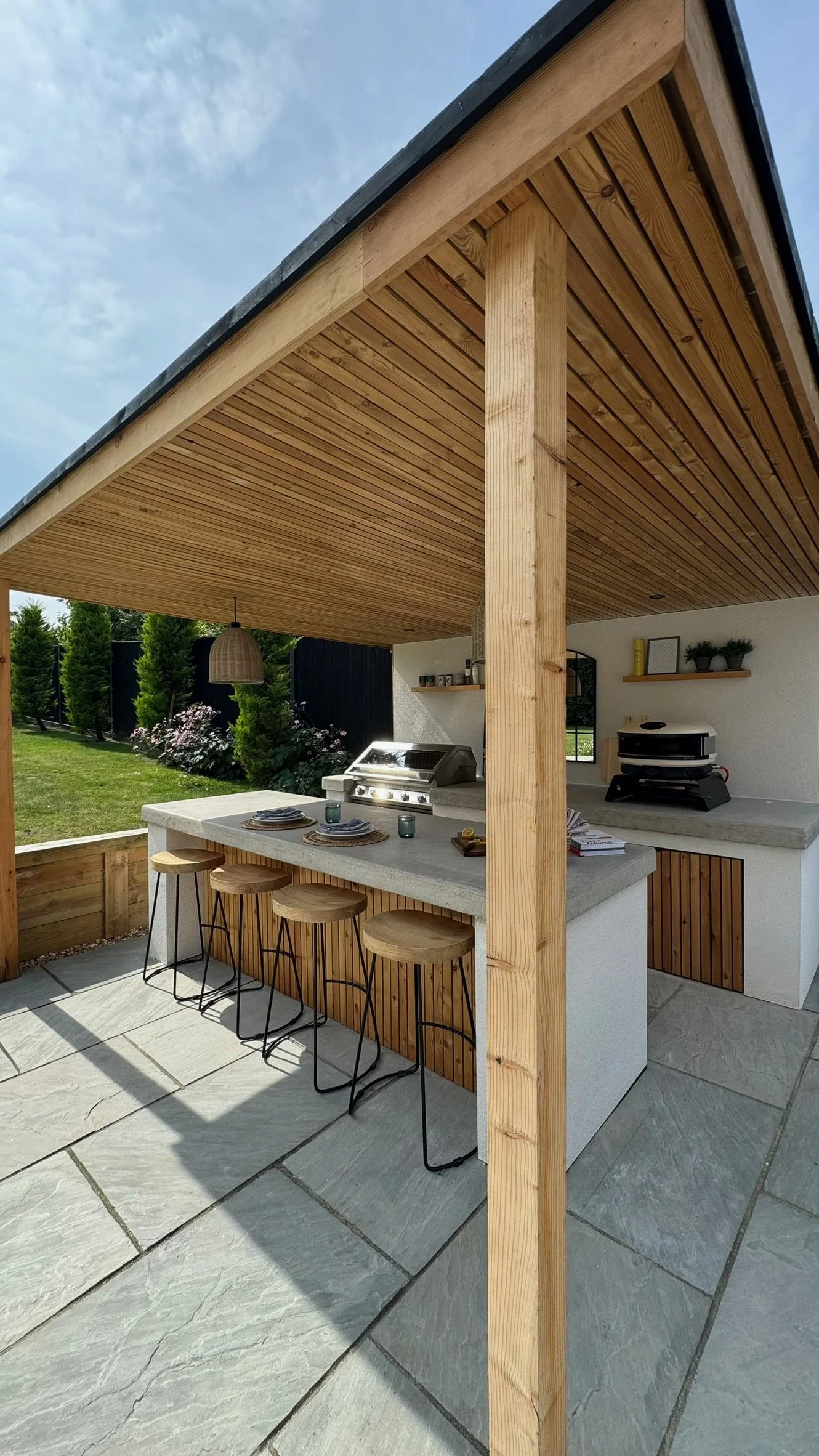 Trusted landscapers and garden designers who build outdoor kitchens and other outdoor living spaces in surrey, camberley, hampshire, berkshire and ascot