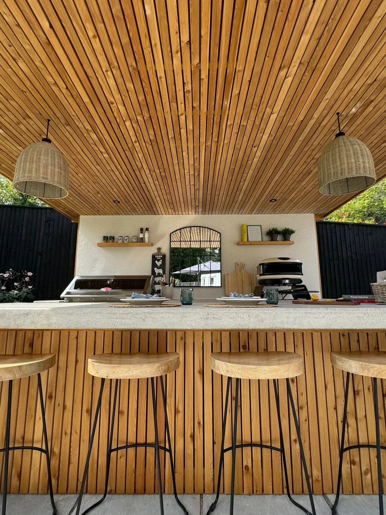 Outdoor Kitchen build and install by a garden design and landscaping serving surrey, hampshire, berkshire, camberley, ascot, london and surrounding areas. 