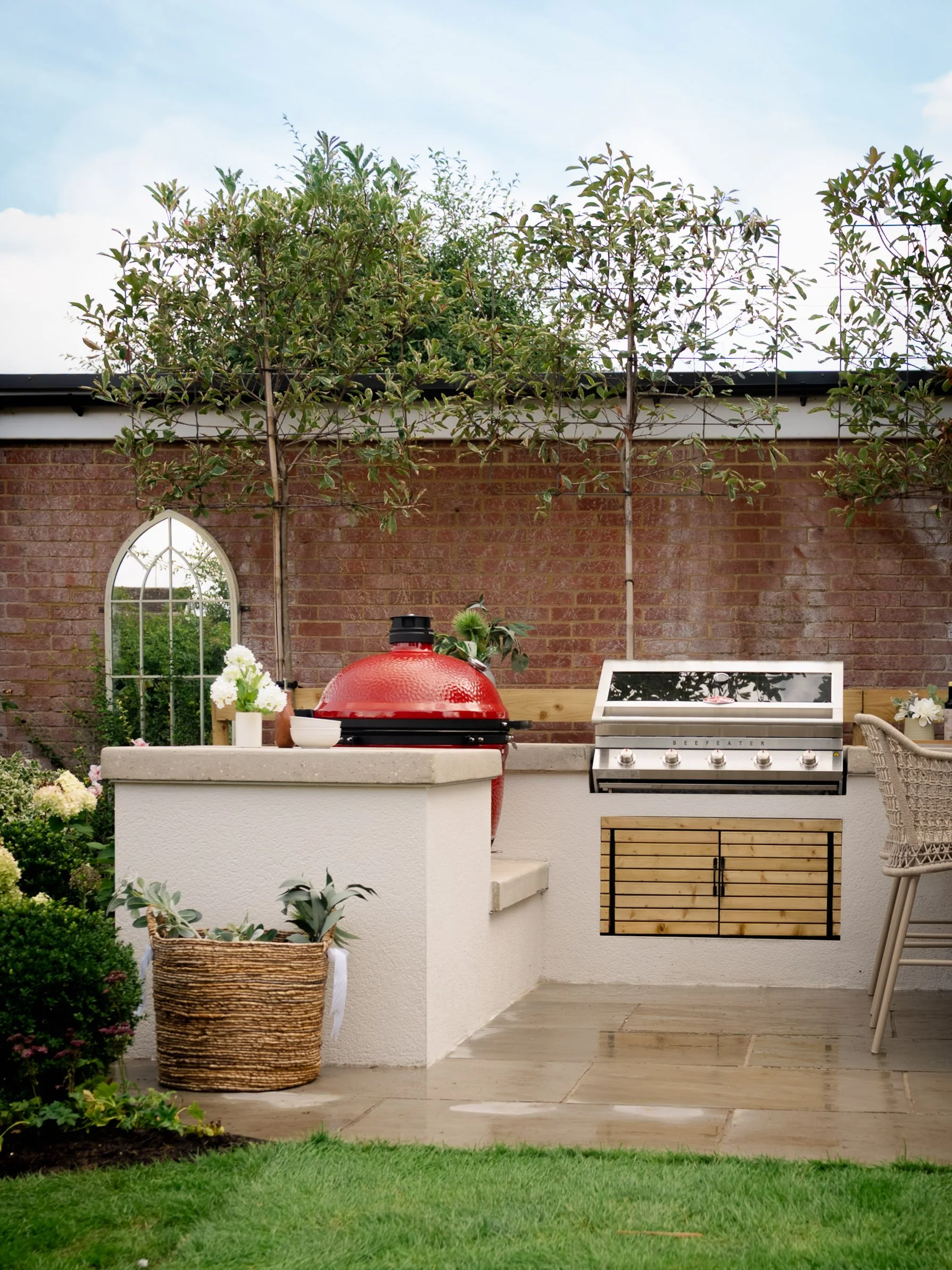 Outdoor Kitchen build and install by a garden design and landscaping serving surrey, hampshire, berkshire, camberley, ascot, london and surrounding areas. 