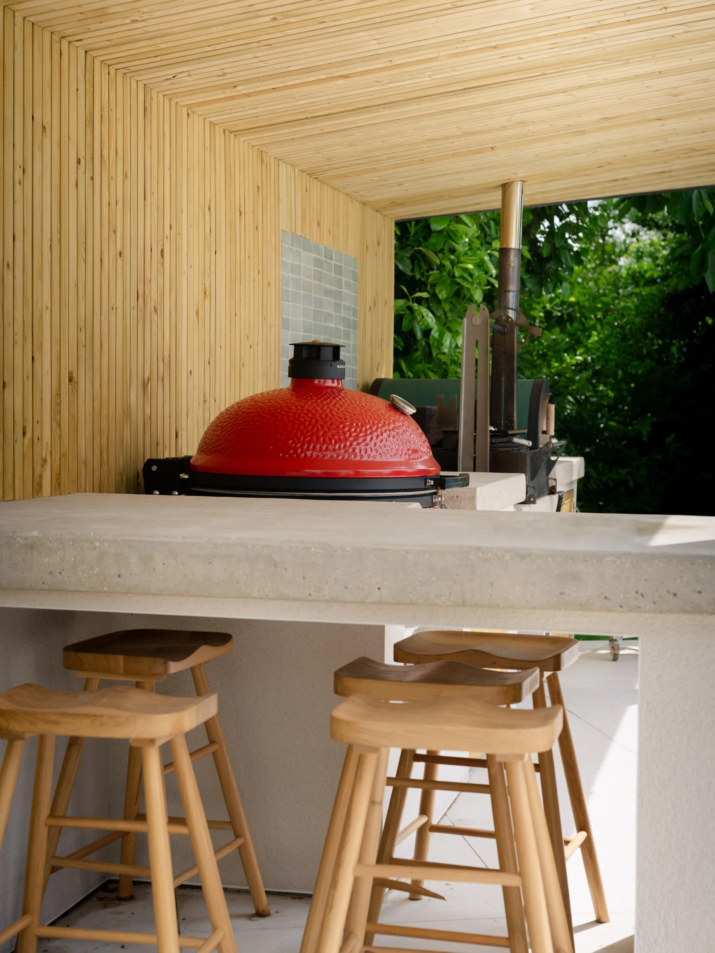 Outdoor Kitchen build and install by a garden design and landscaping serving surrey, hampshire, berkshire, camberley, ascot, london and surrounding areas. 