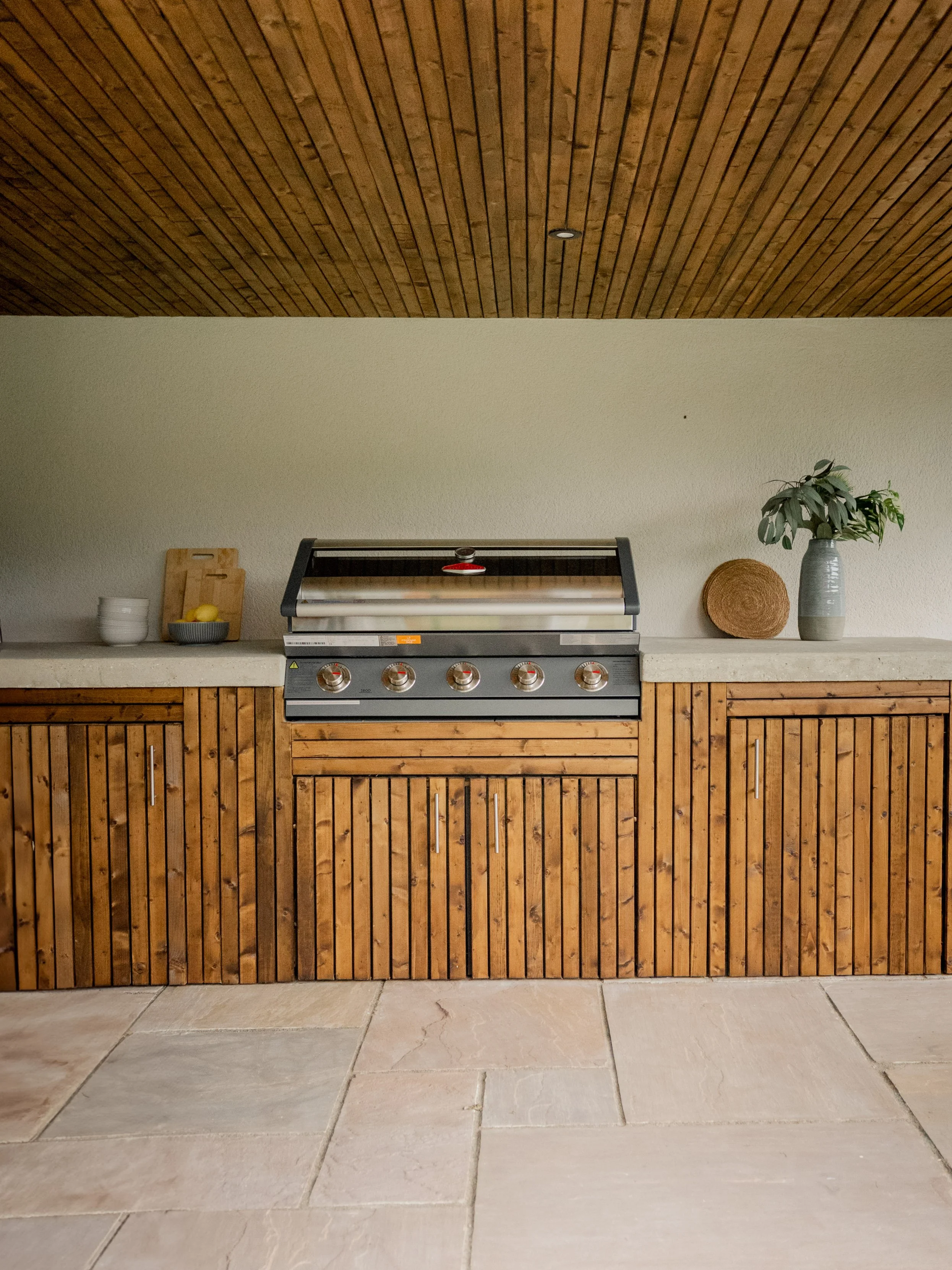 Outdoor Kitchen build and install by a garden design and landscaping serving surrey, hampshire, berkshire, camberley, ascot, london and surrounding areas. 